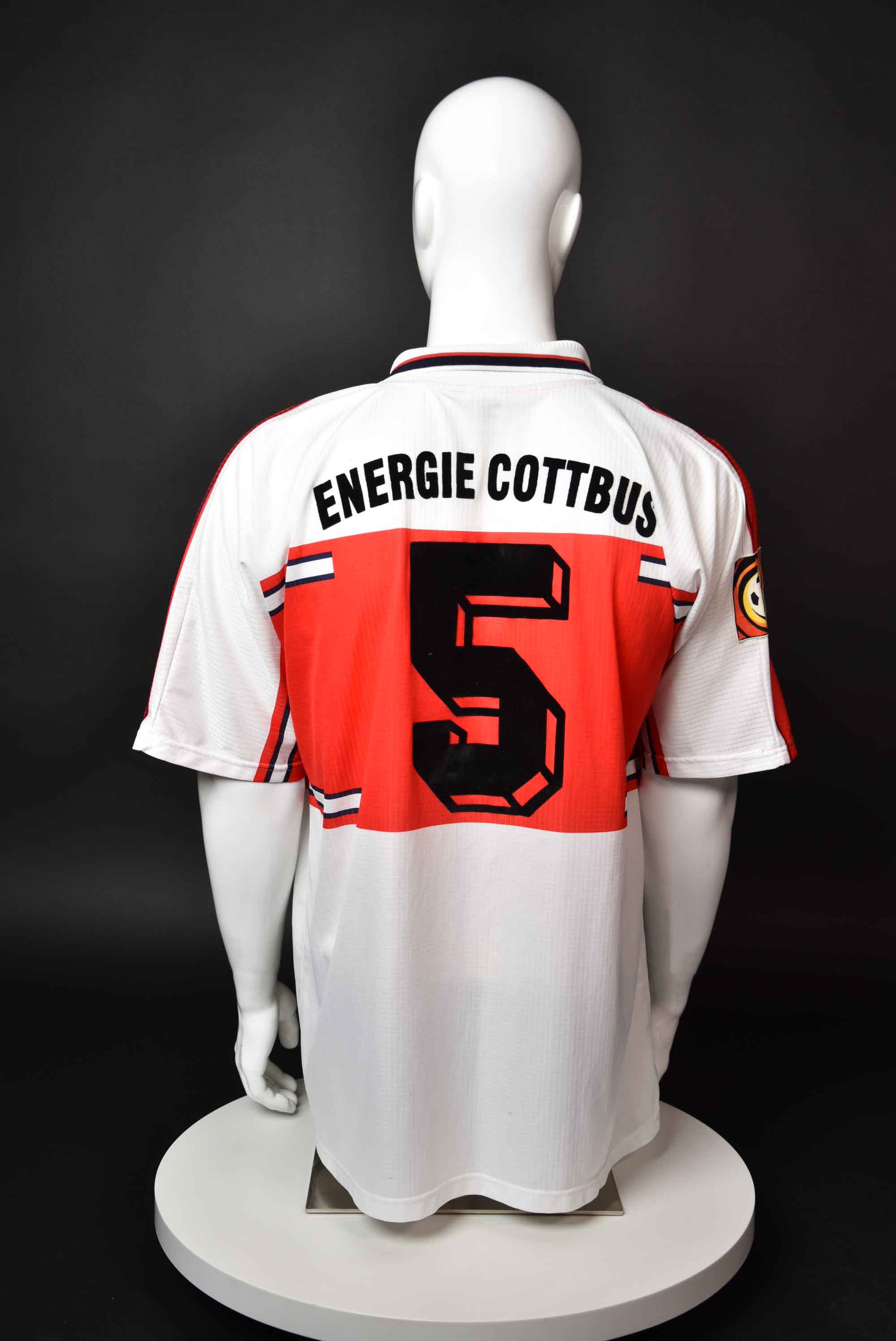 Цанко Цветанов back photo