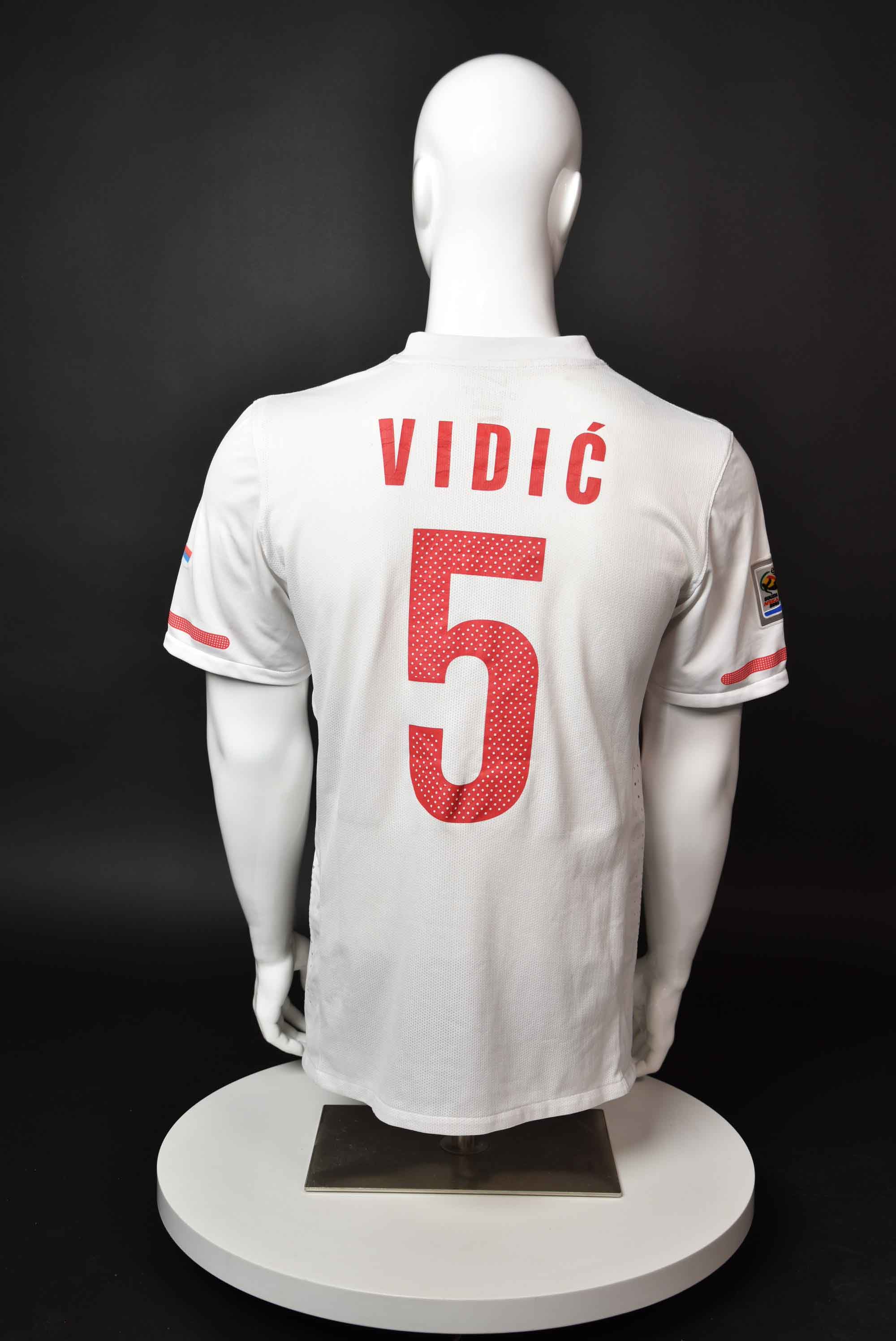 Неманя Видич back photo