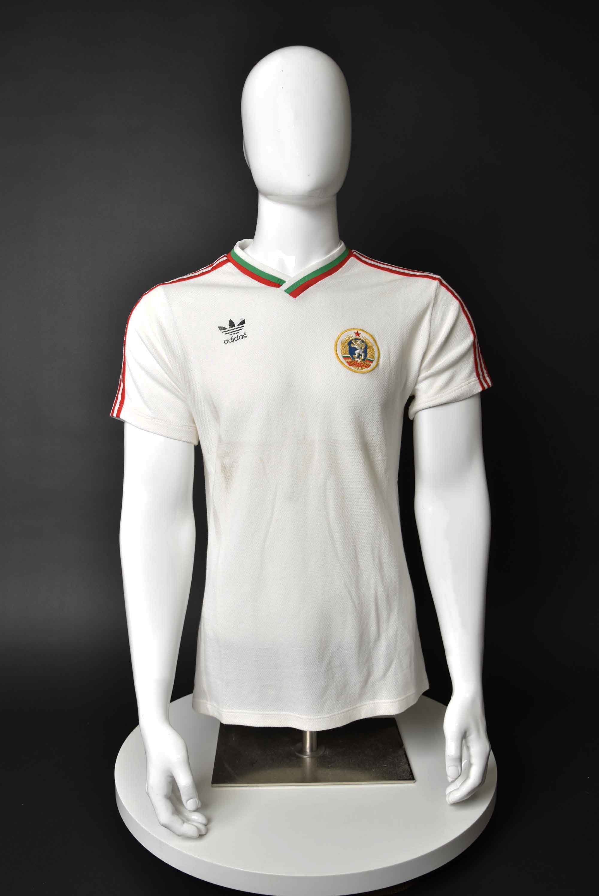 Неизвестен front photo