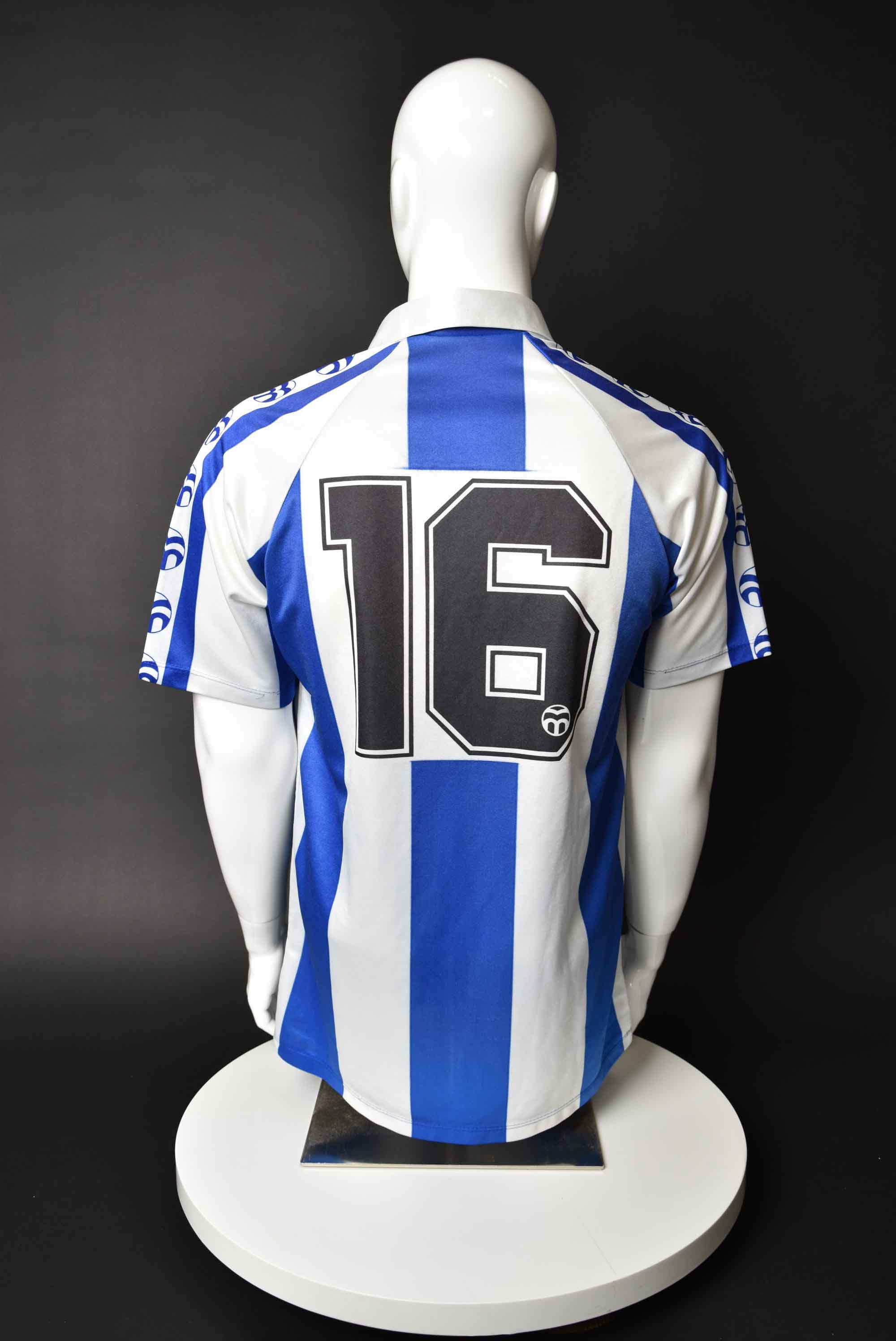 Наско Сираков back photo