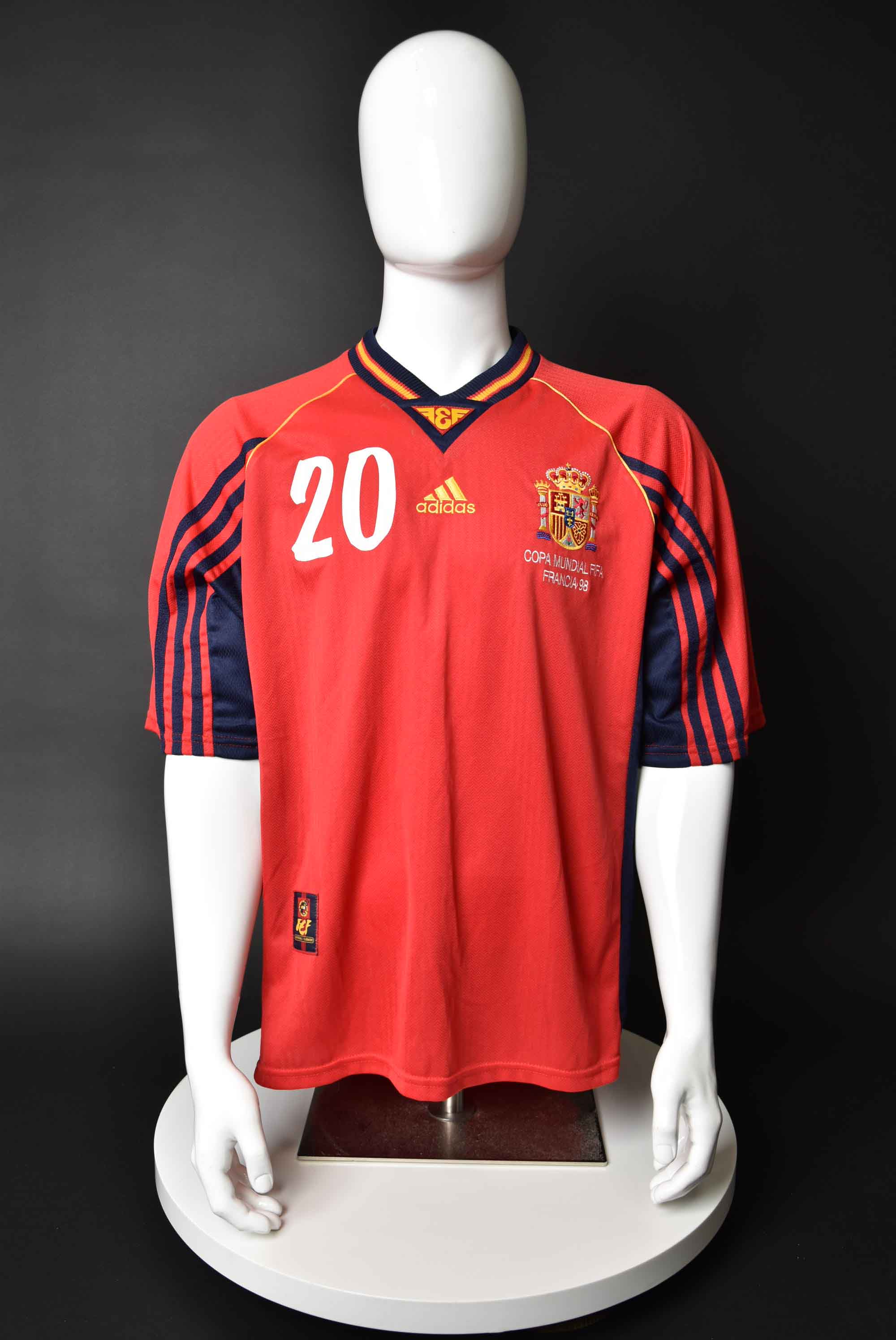 Мигел Анхел Надал front photo