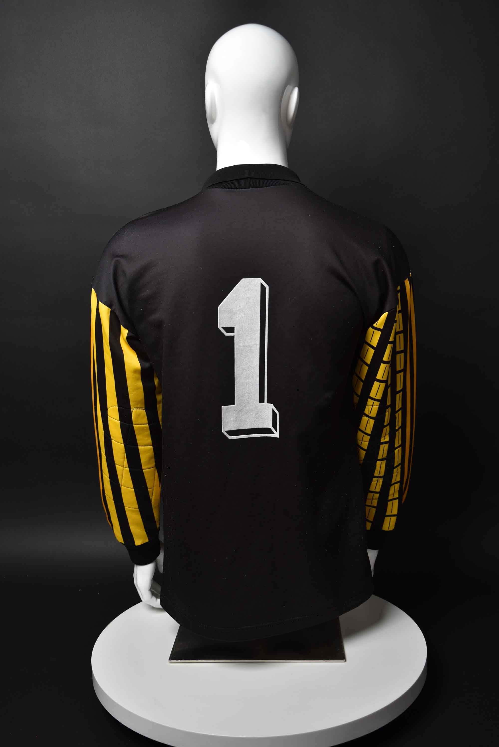 Борислав Михайлов back photo