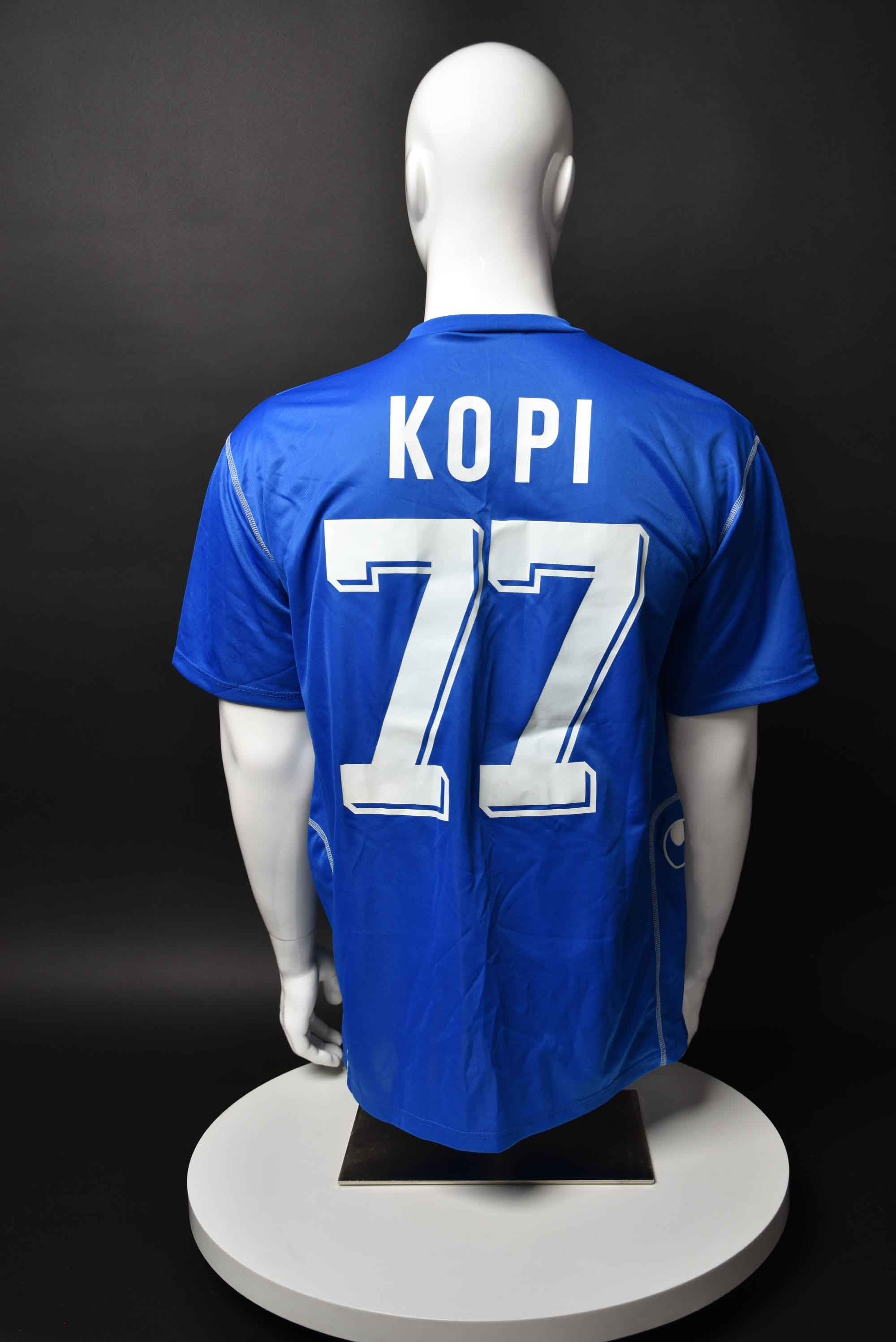 Милан Коприваров back photo