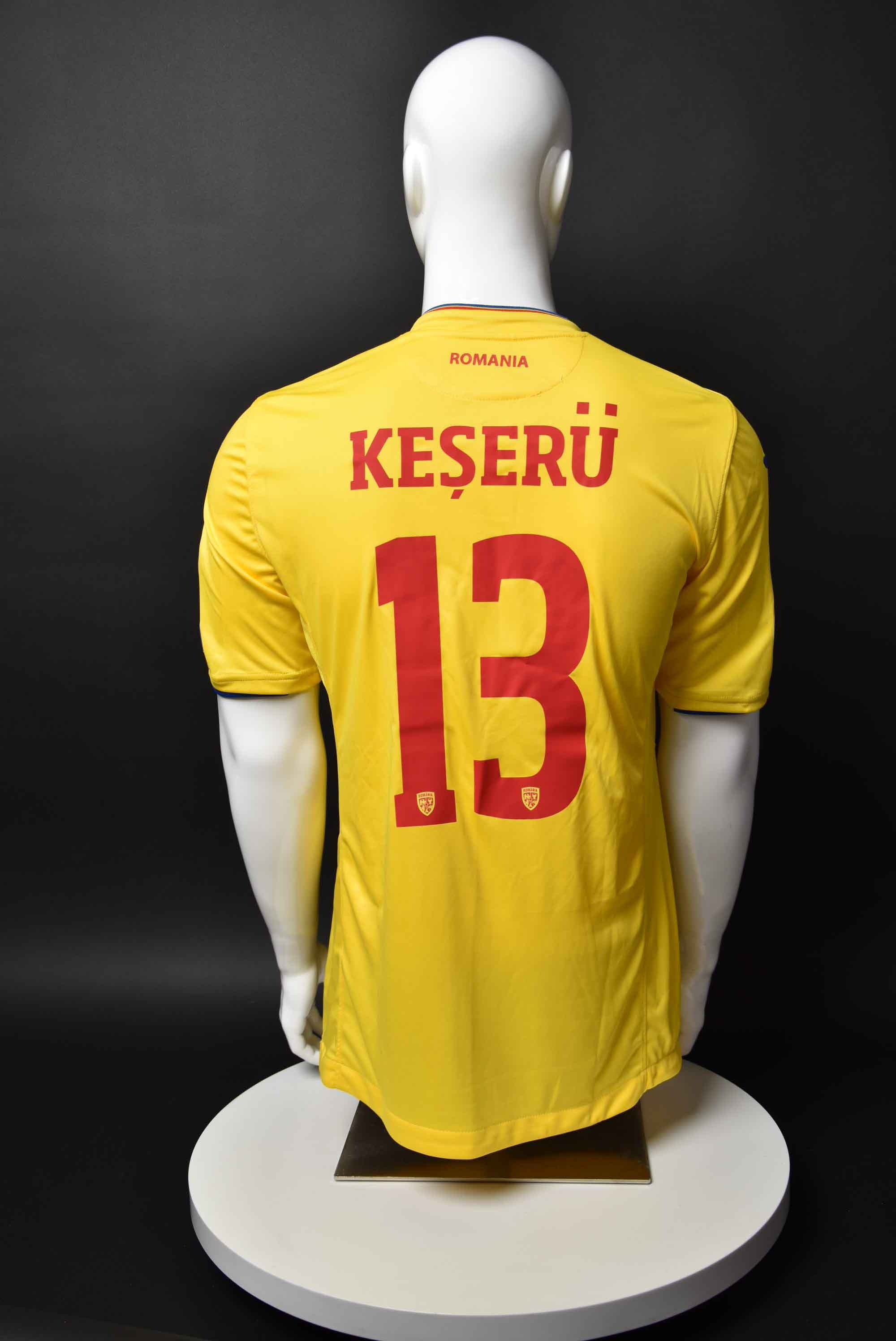 Клаудиу Кешерю back photo
