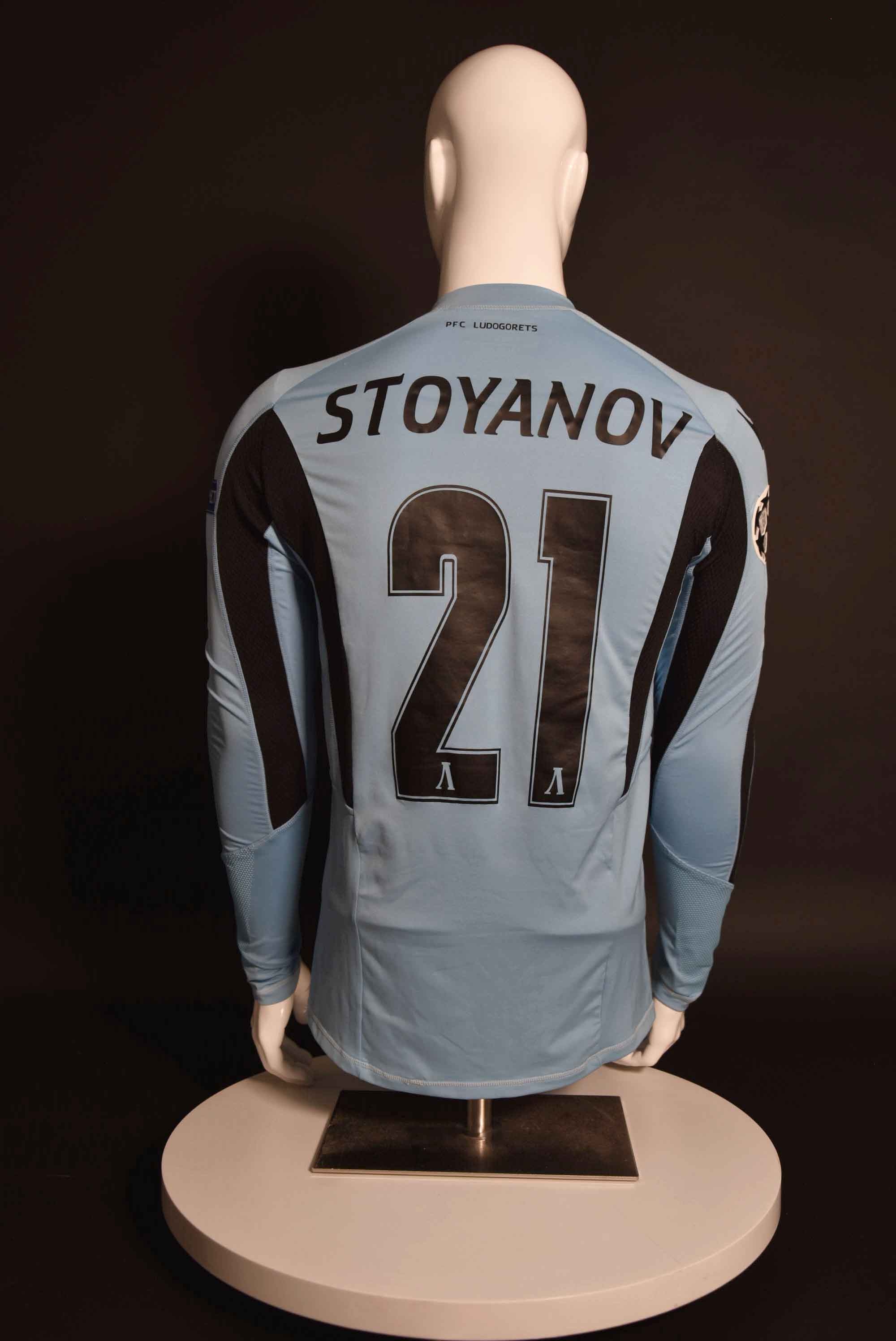 Владислав Стоянов back photo