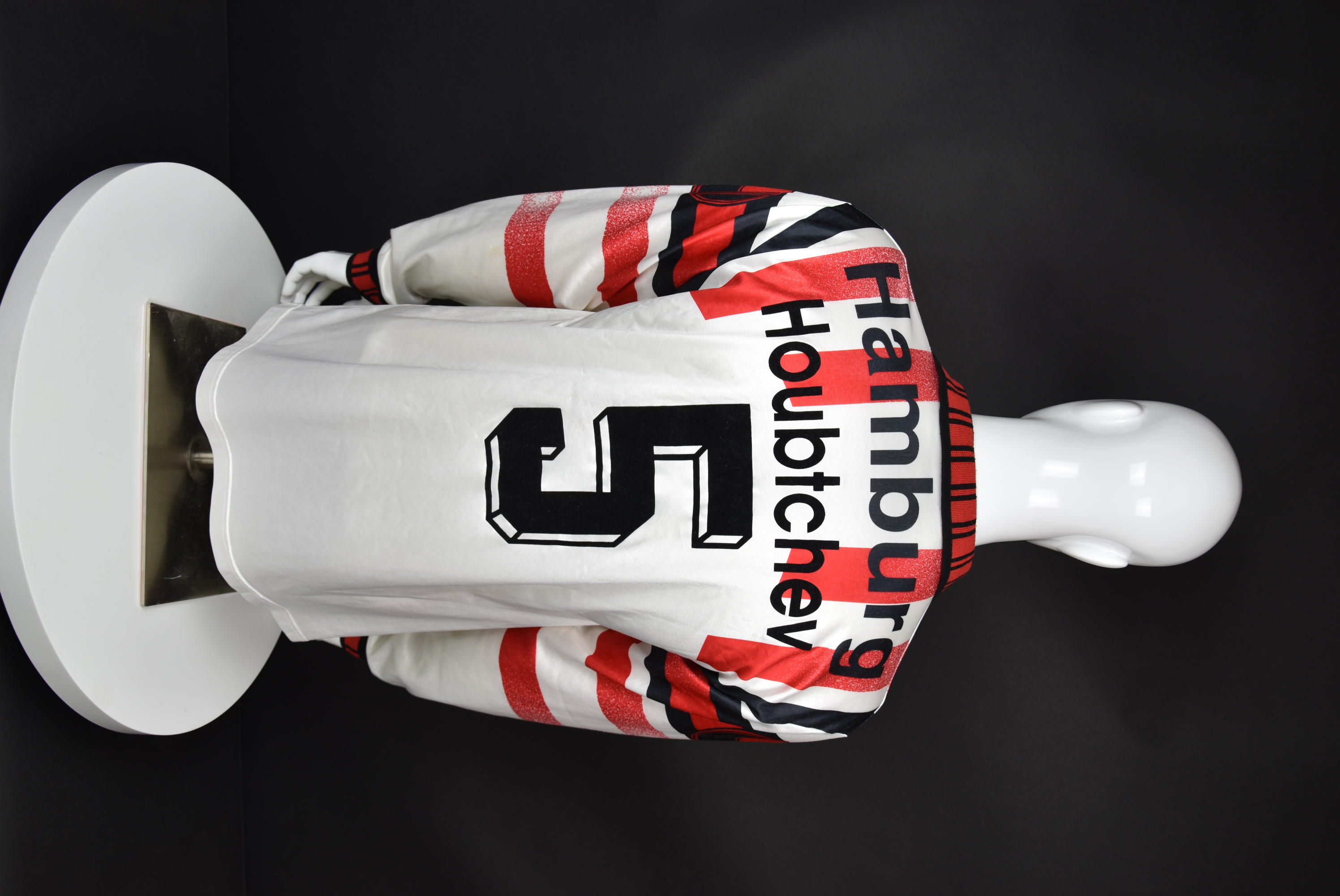 Петър Хубчев back photo