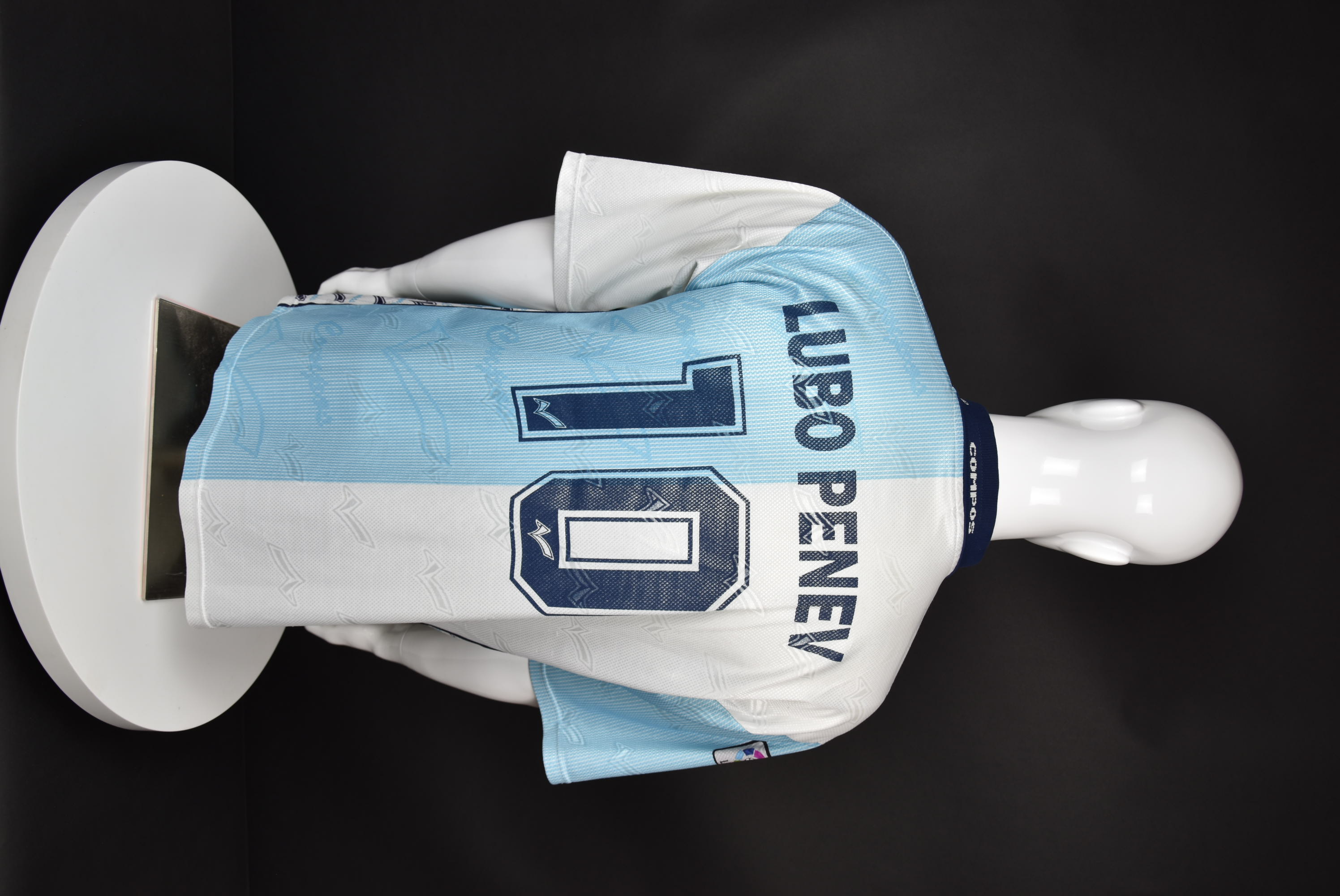 Любослав Пенев back photo