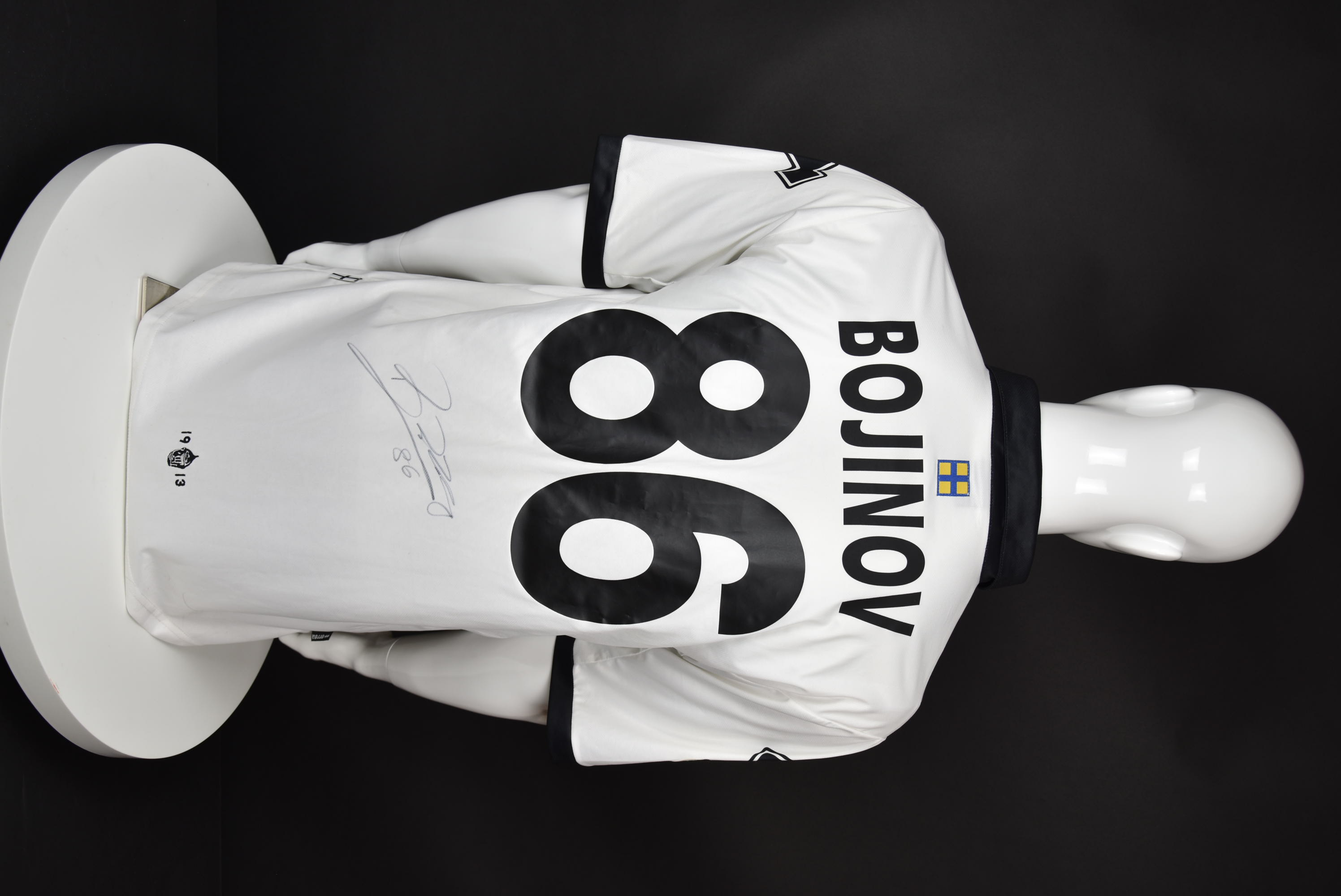 Валери Божинов back photo