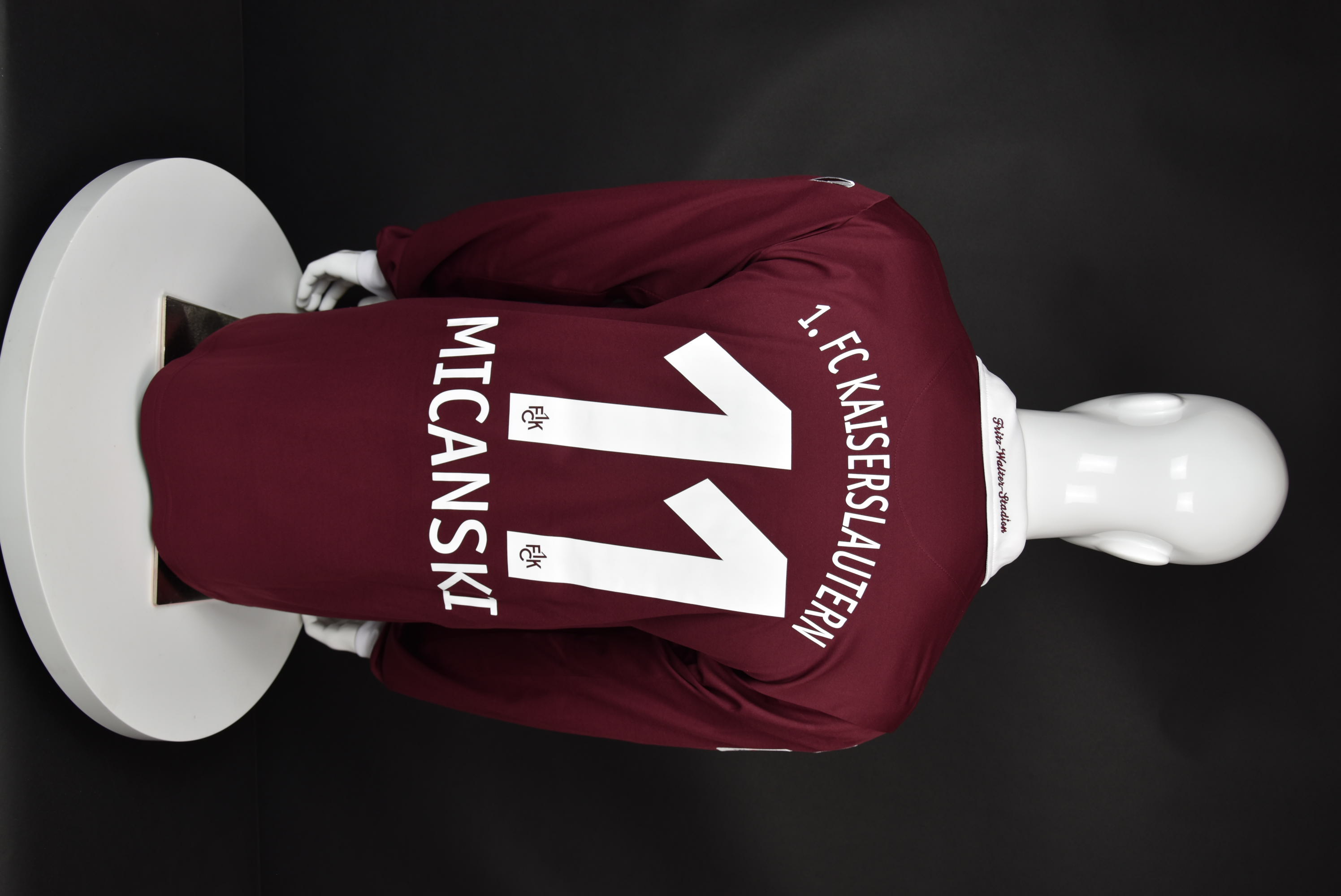 Илиан Мицански back photo