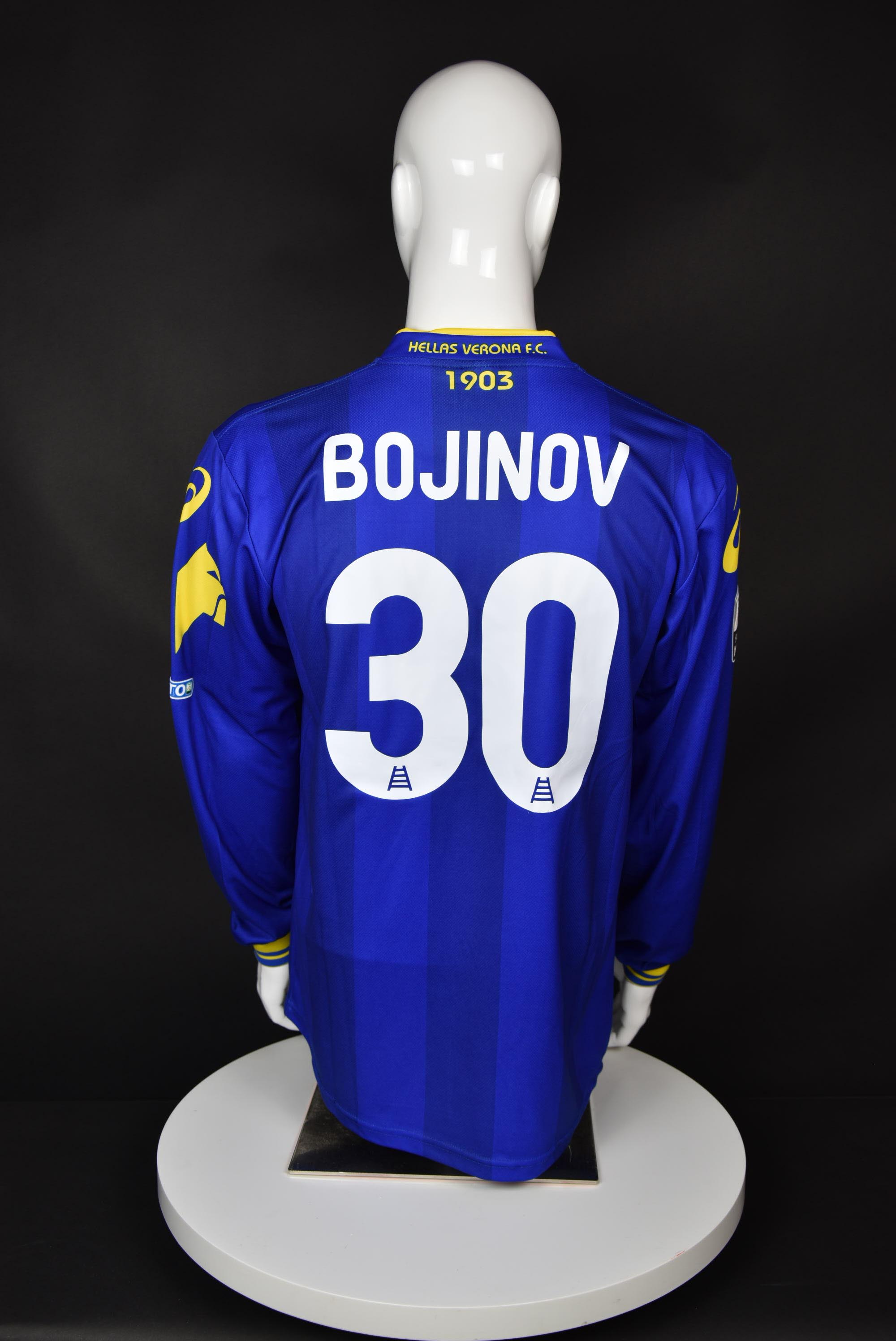 Валери Божинов back photo