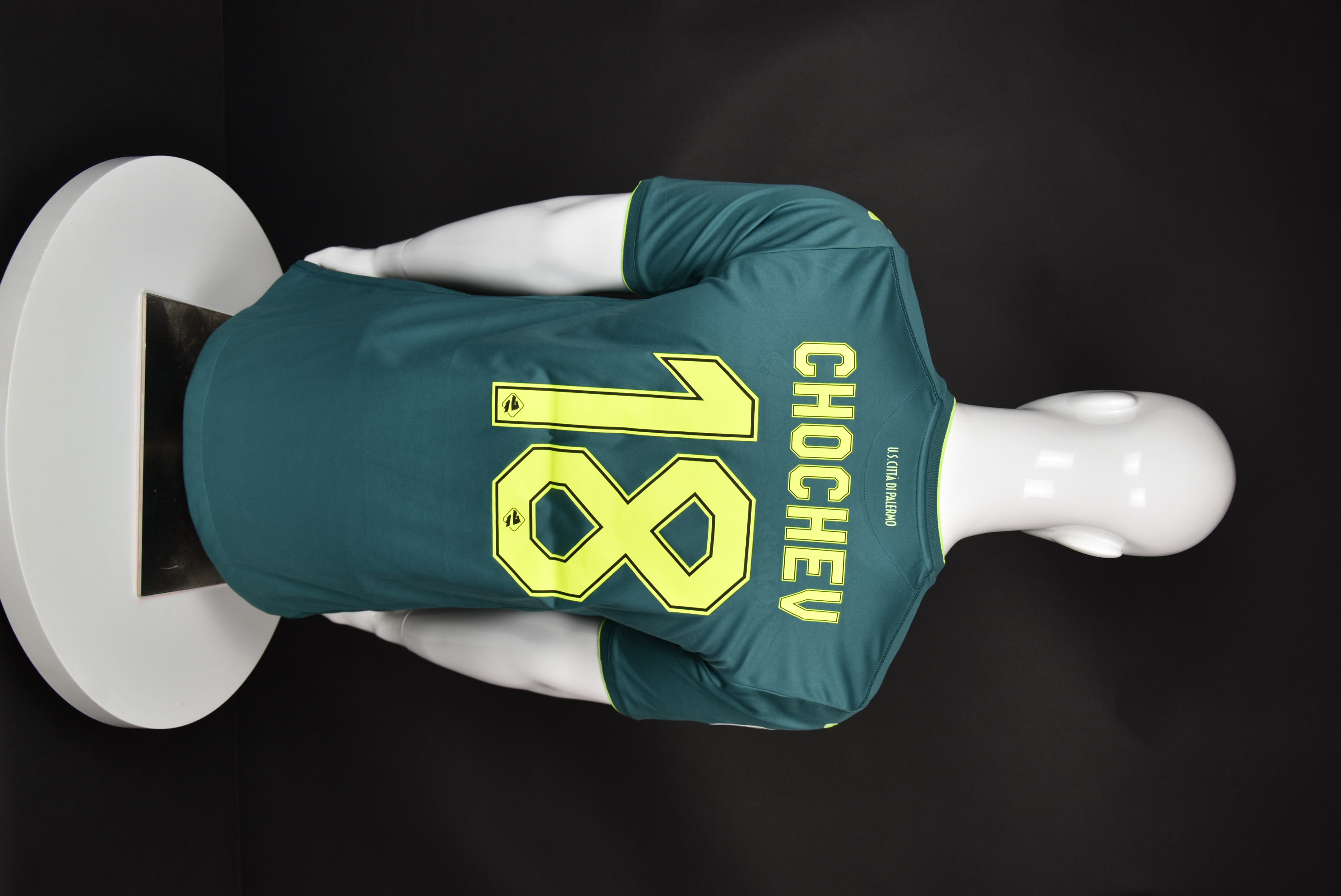 Ивайло Чочев back photo