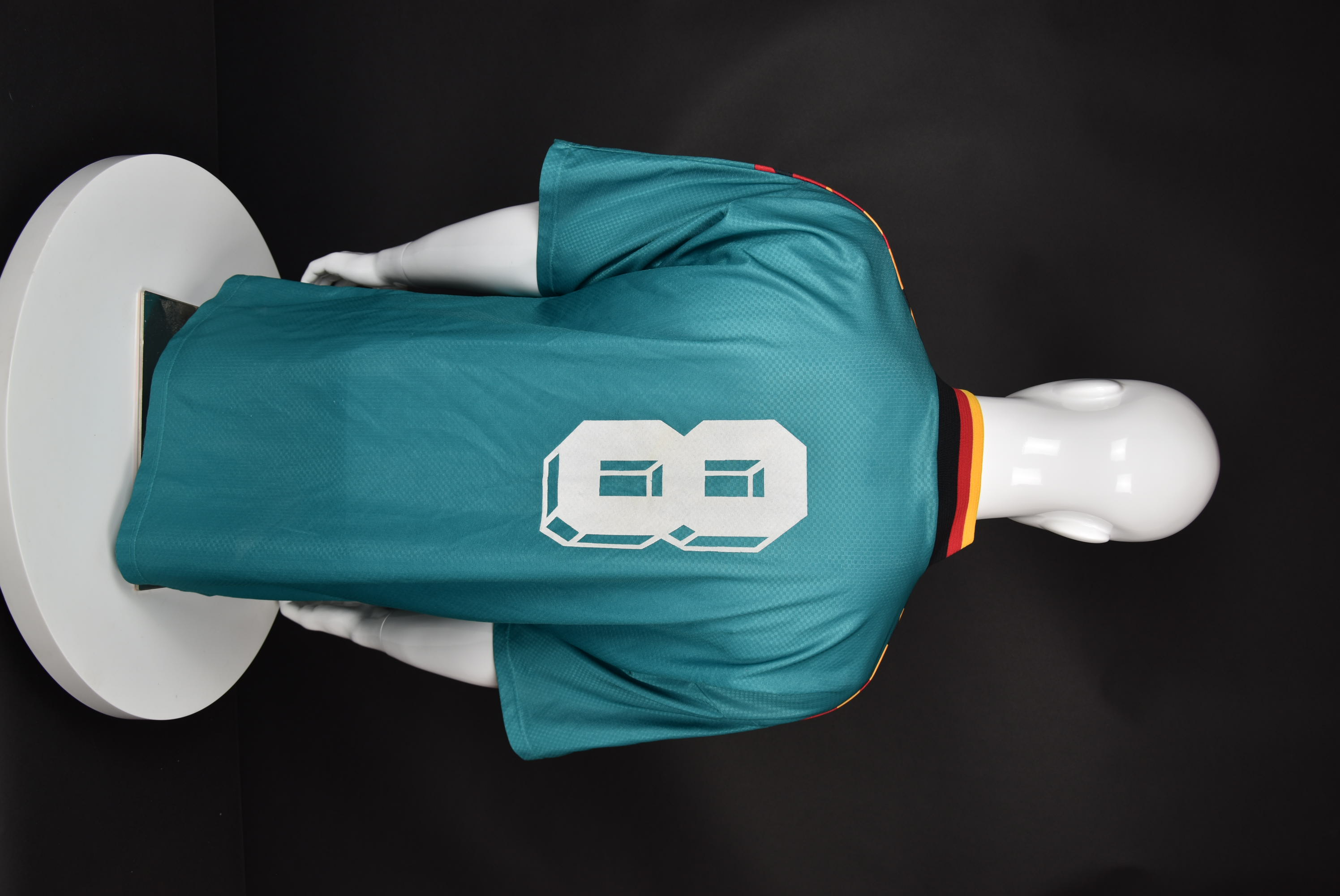 Марио Баслер back photo