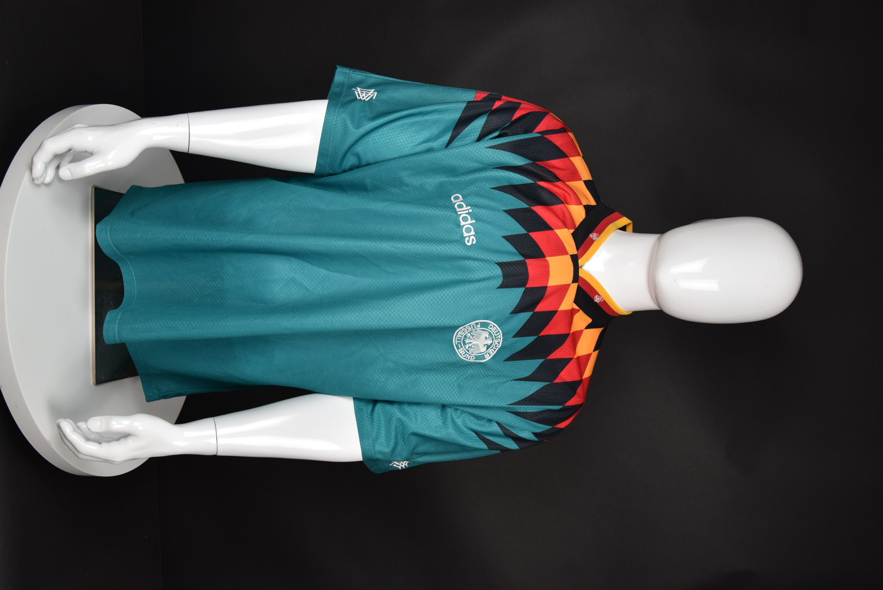 Марио Баслер front photo