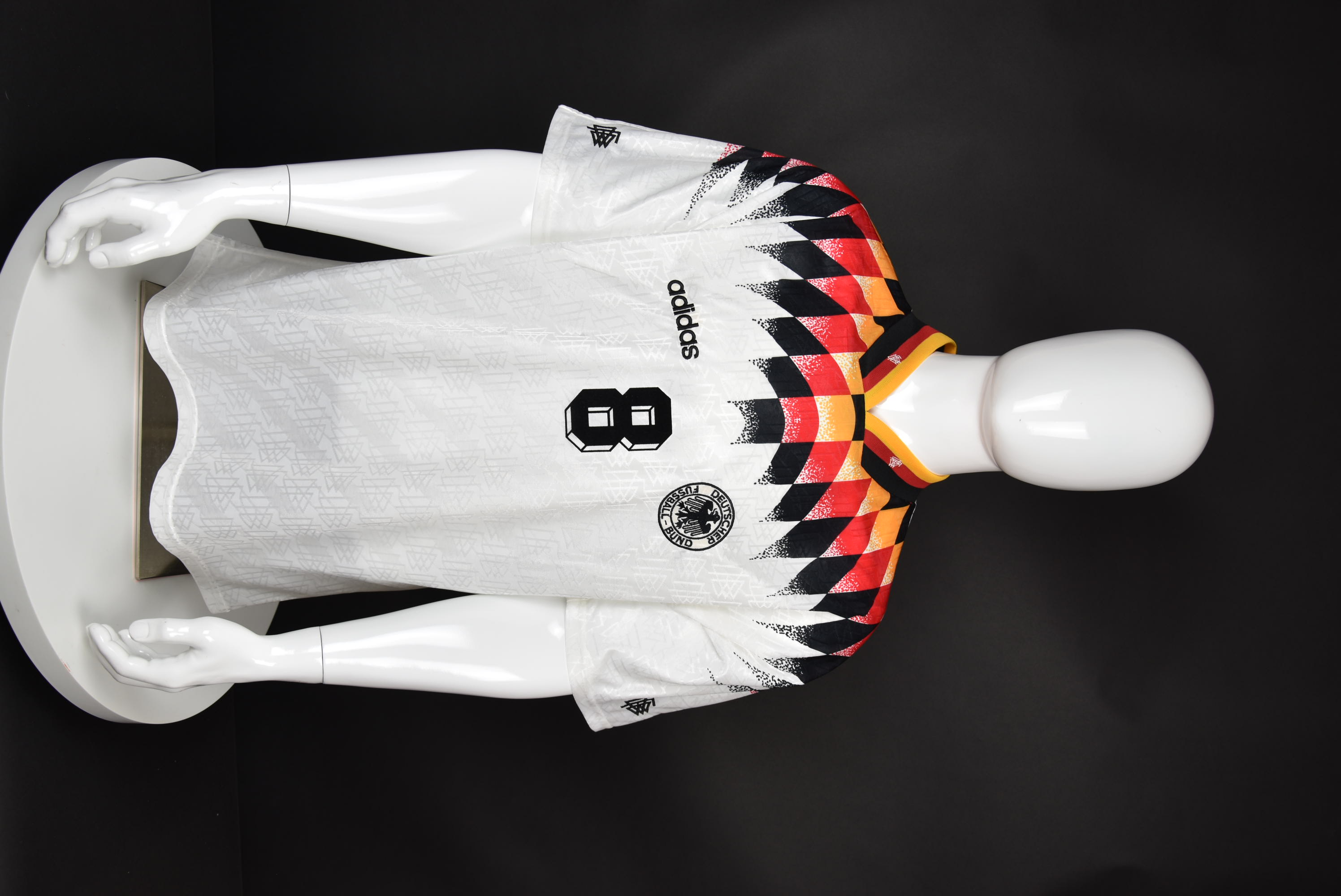 Томас Хеслер front photo