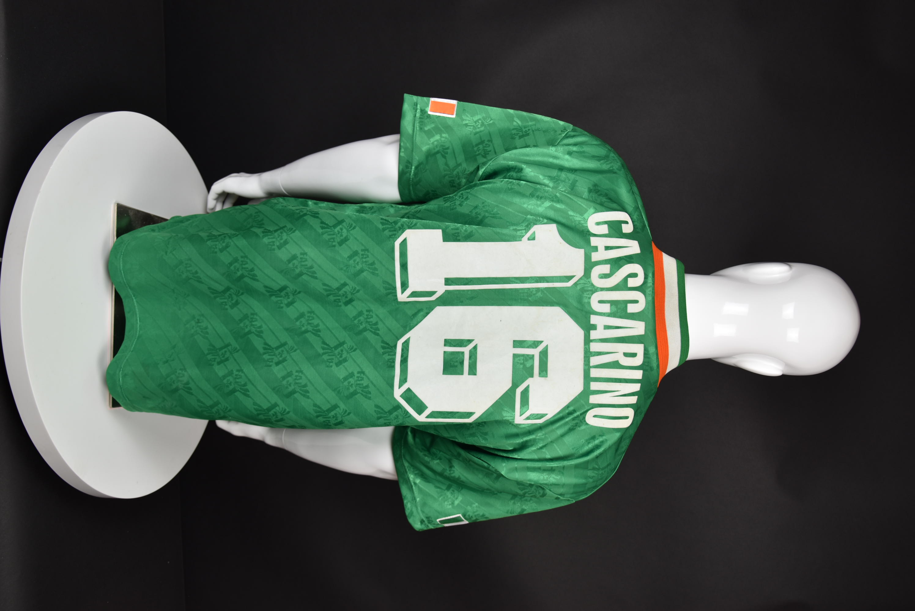 Тони Каскарино back photo