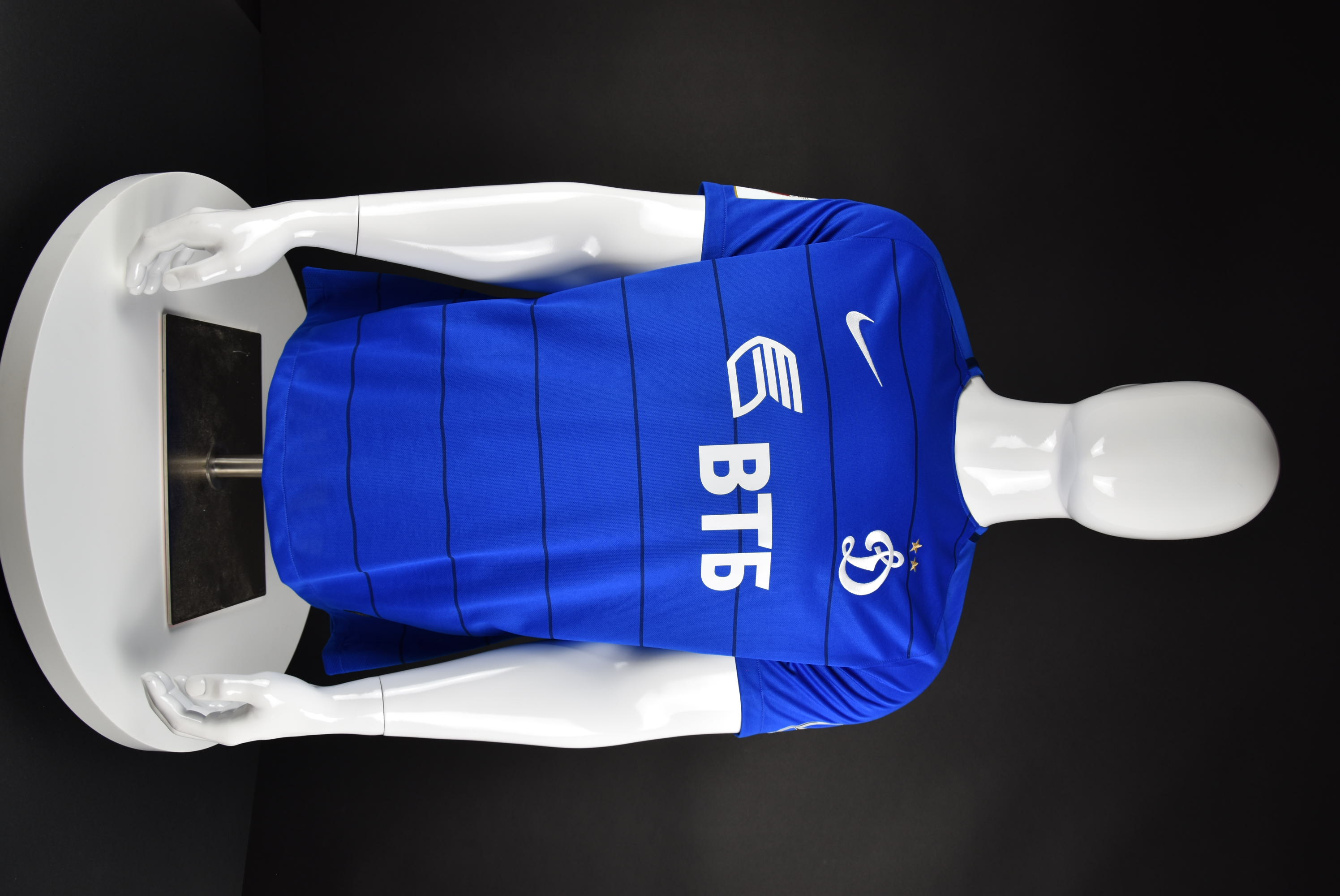 Павел Погребняк front photo