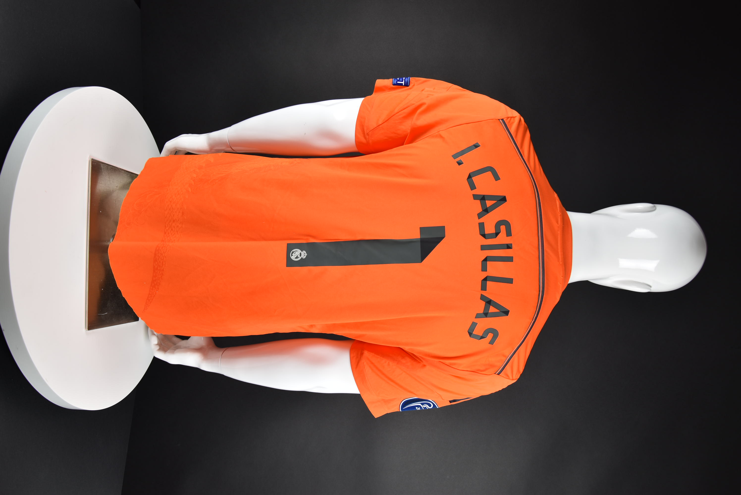 Икер Касияс back photo