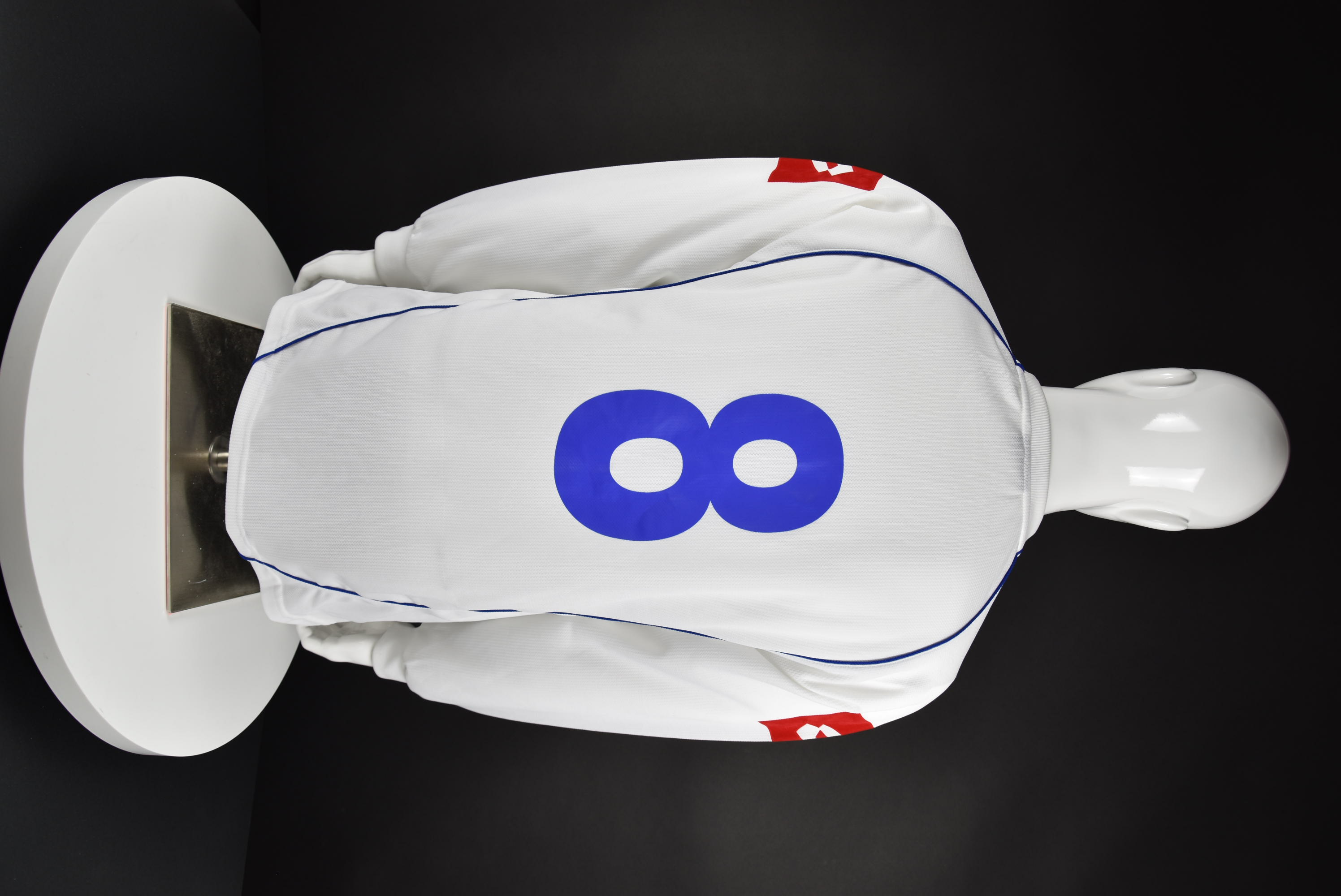 Матея Кежман back photo