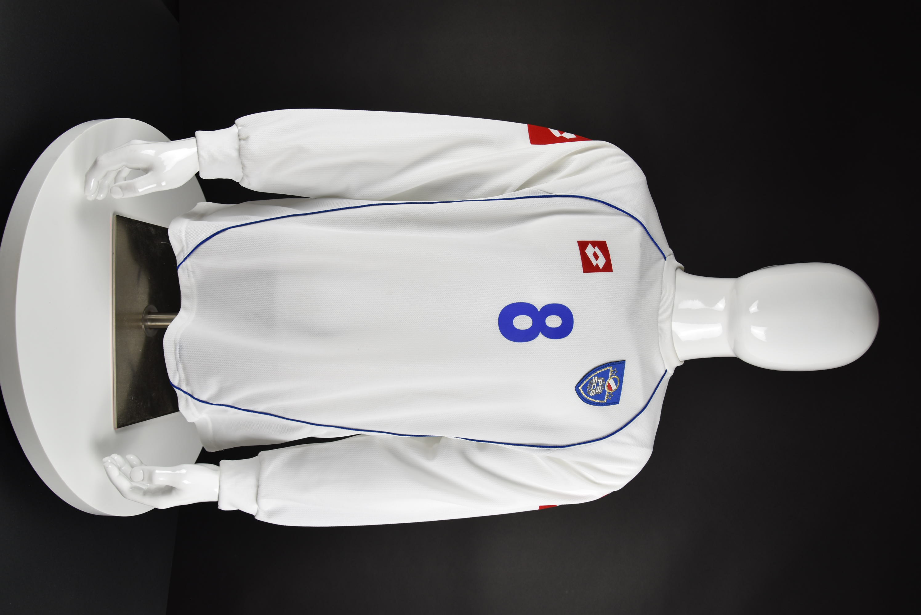 Матея Кежман front photo