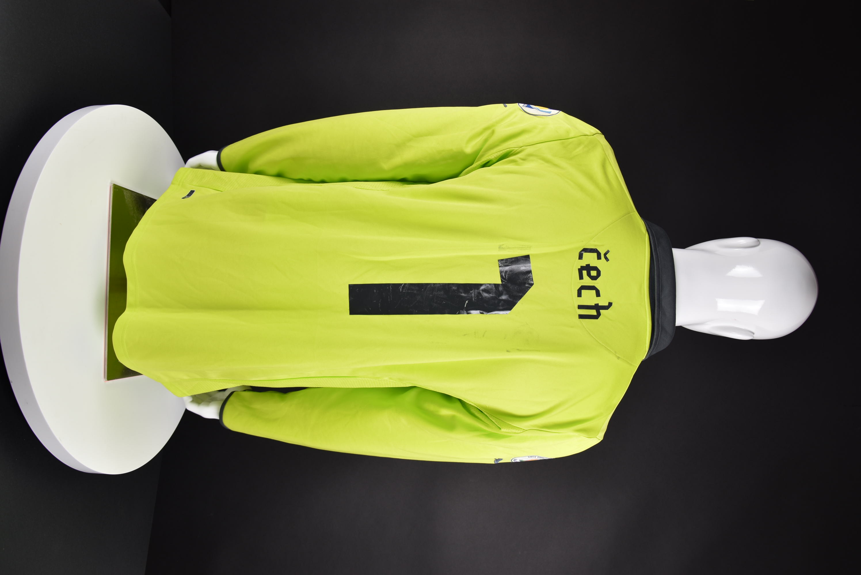 Петр Чех back photo