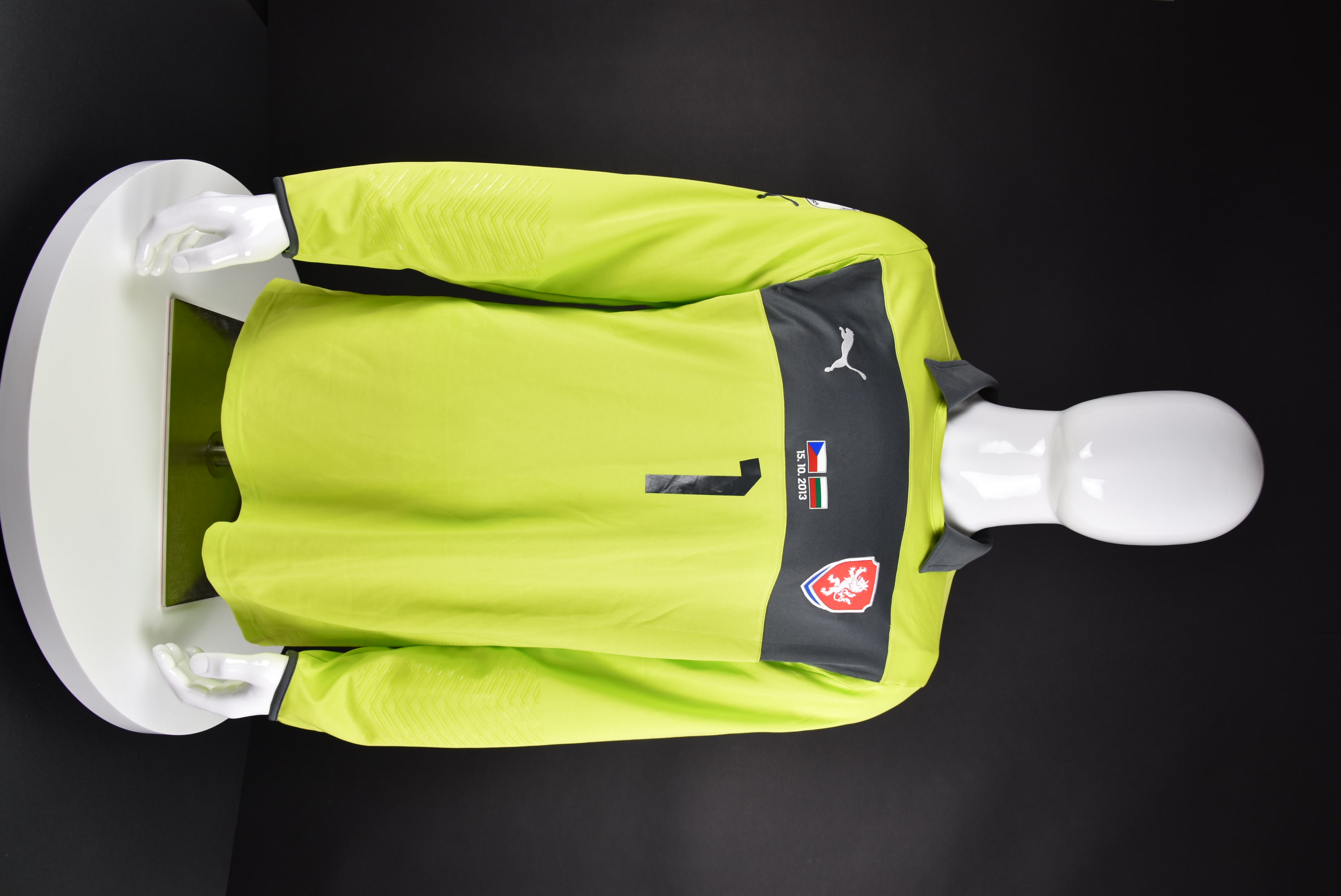 Петр Чех front photo