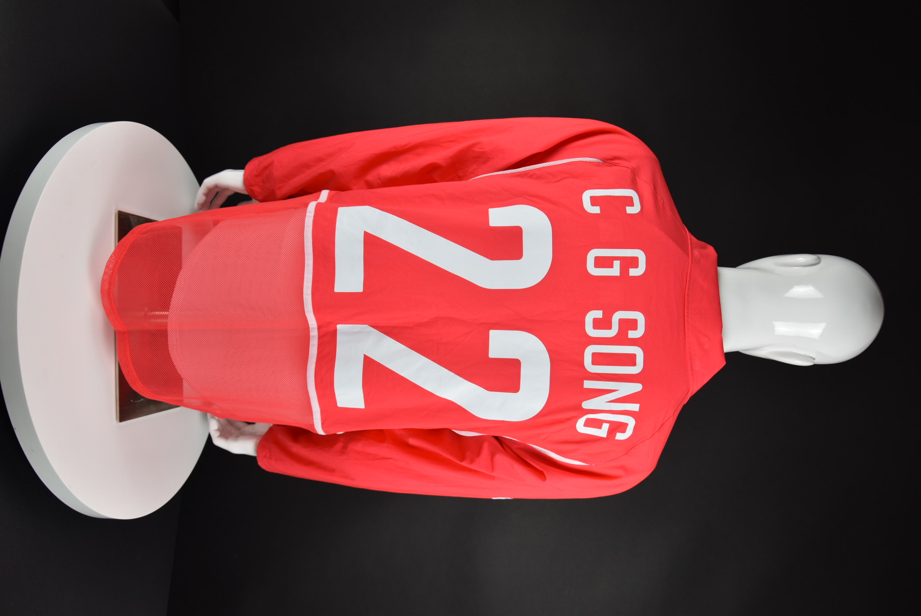 Си Джей Сонг back photo