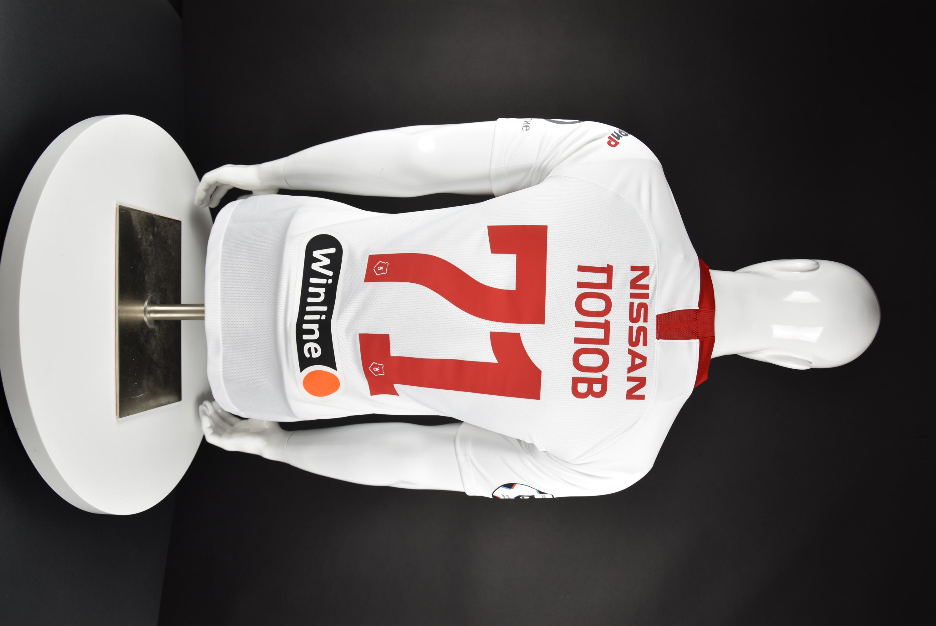 Ивелин Попов back photo