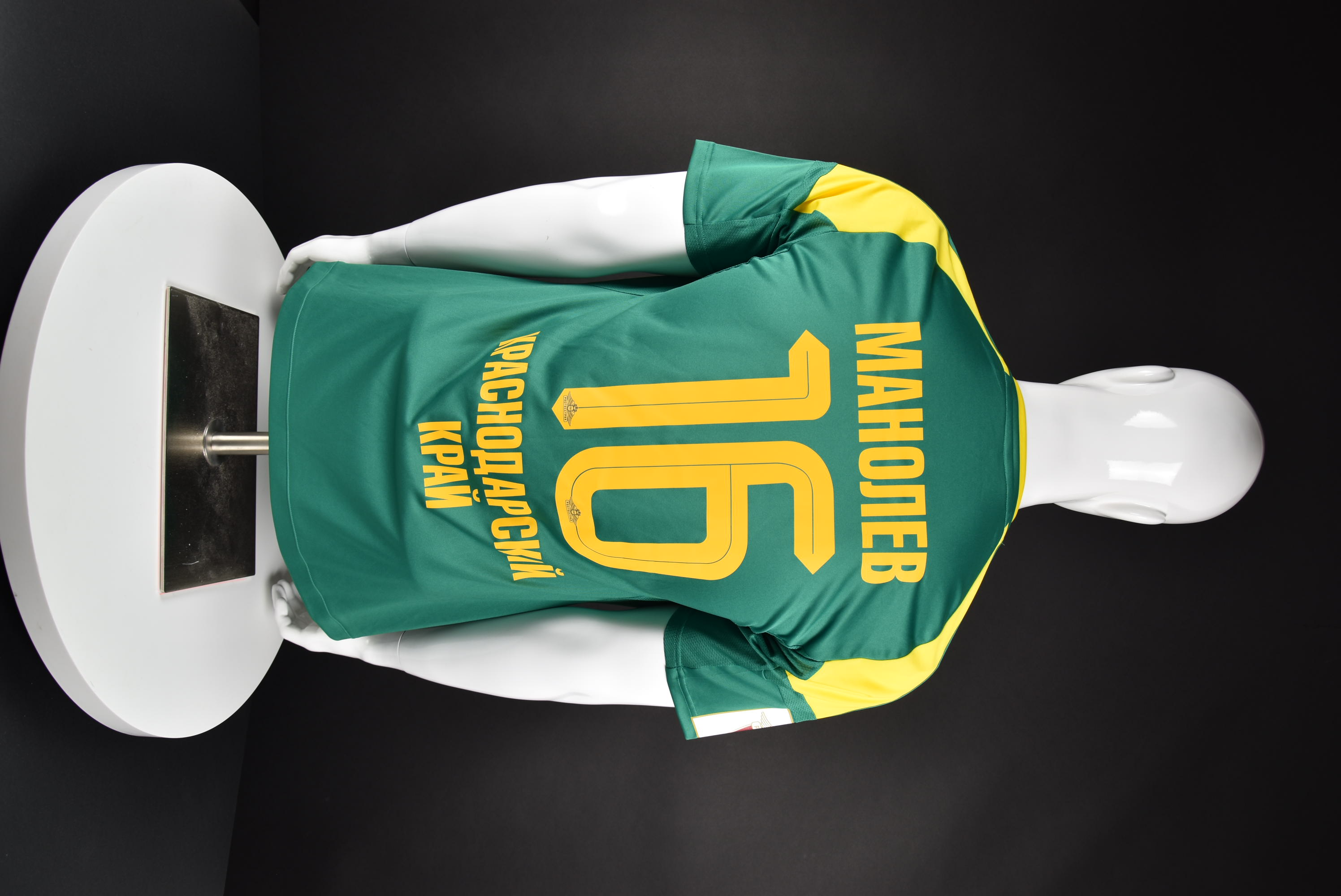 Станислав Манолев back photo