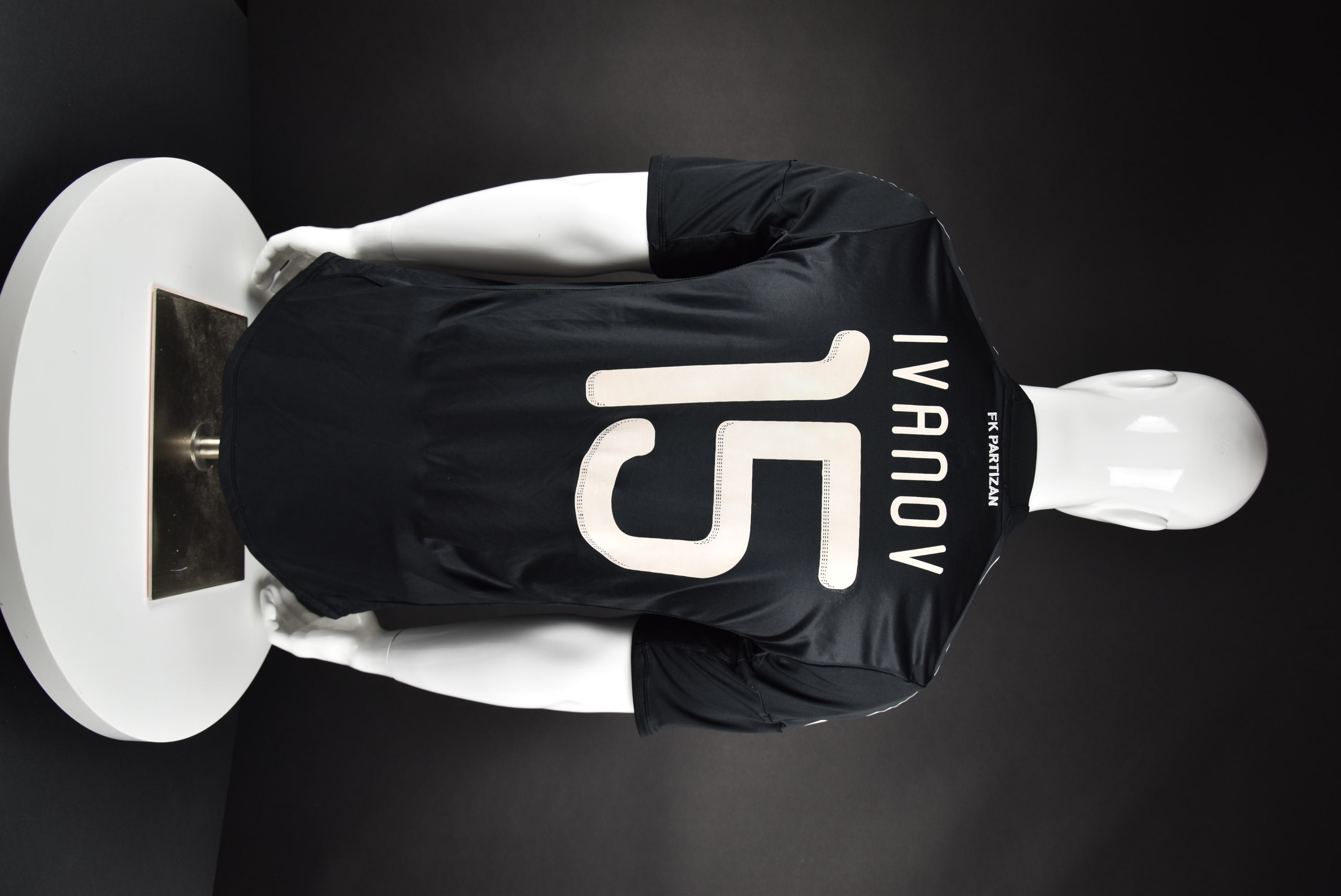 Иван Иванов back photo