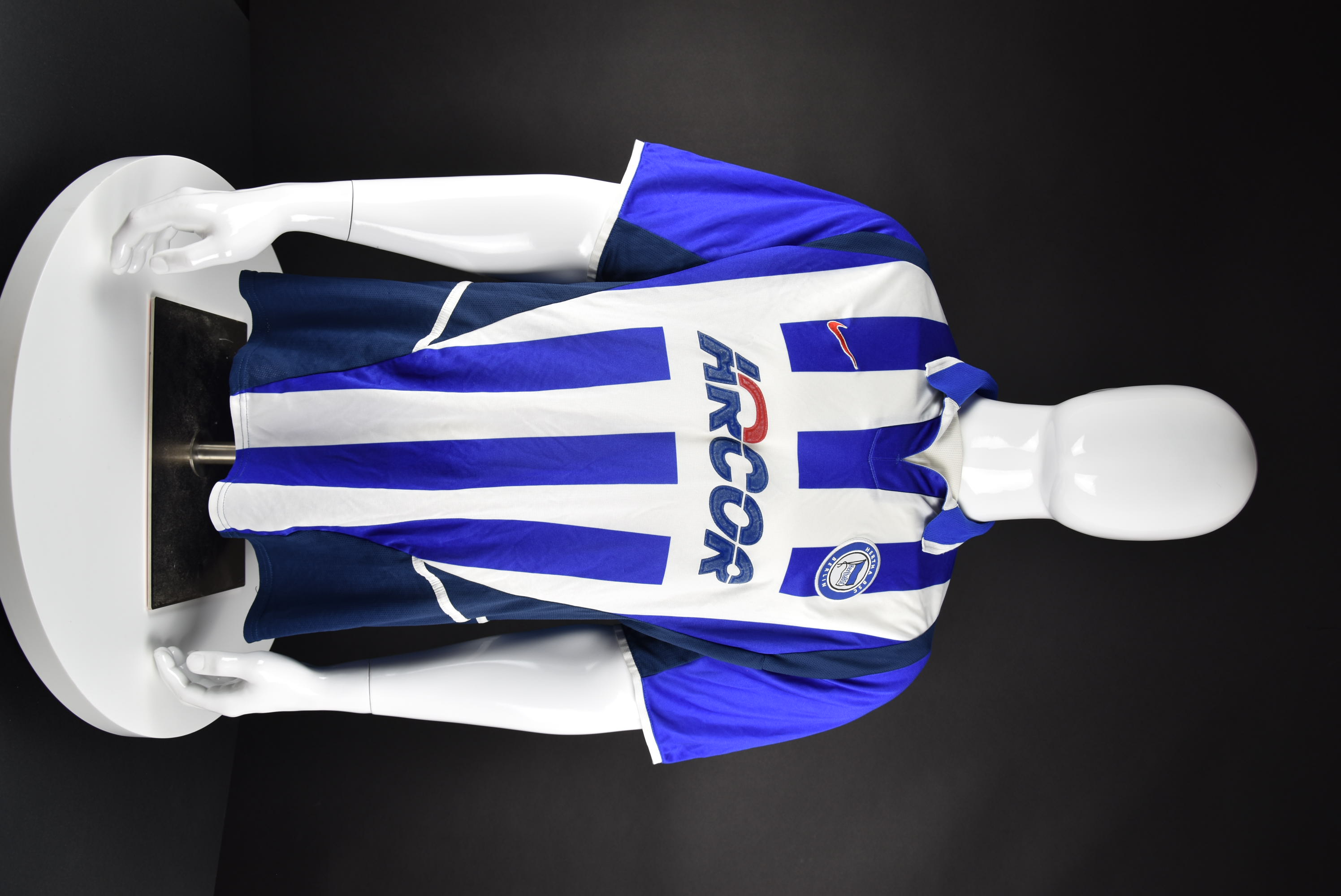 Александър Младенов front photo