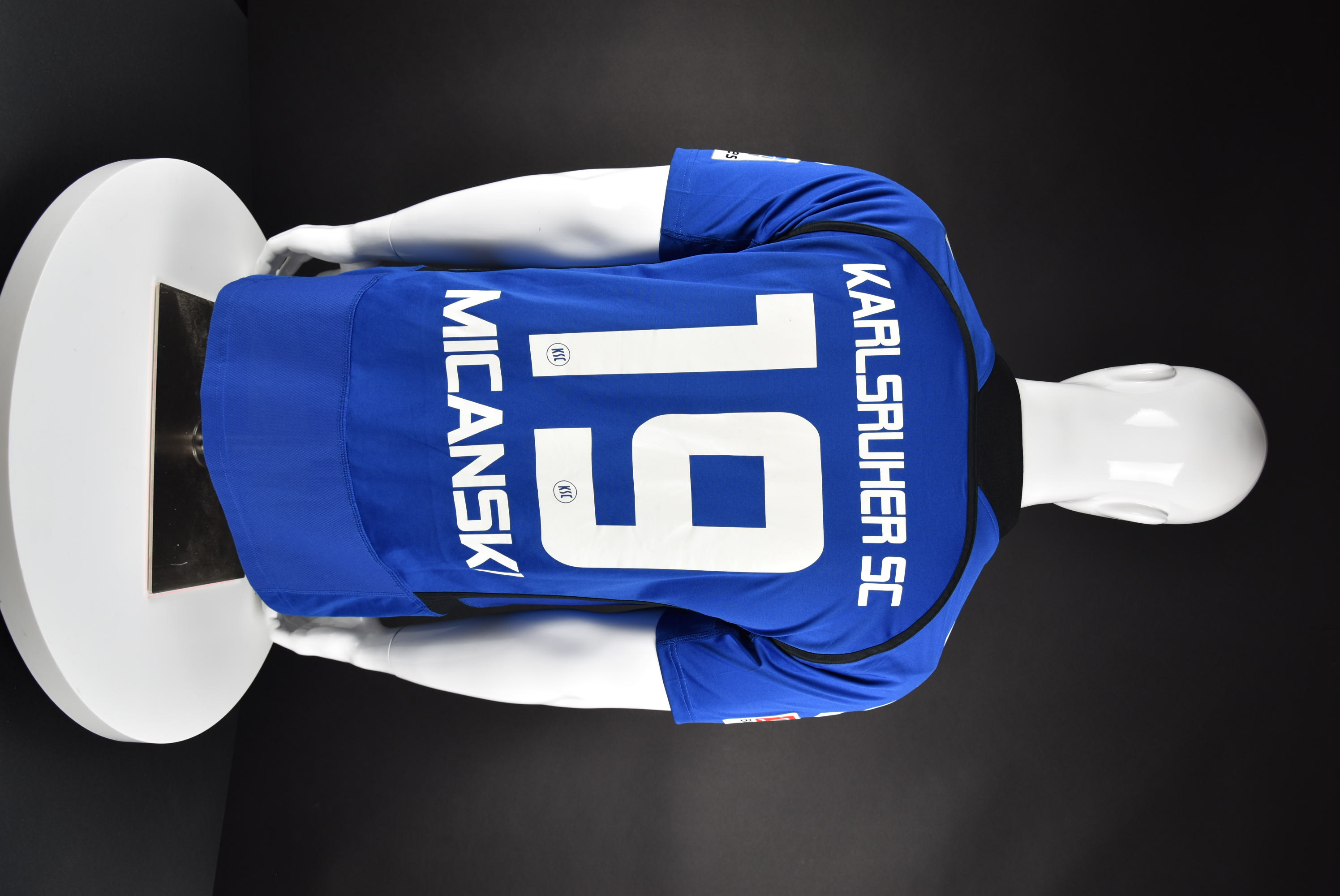 Илиан Мицански back photo