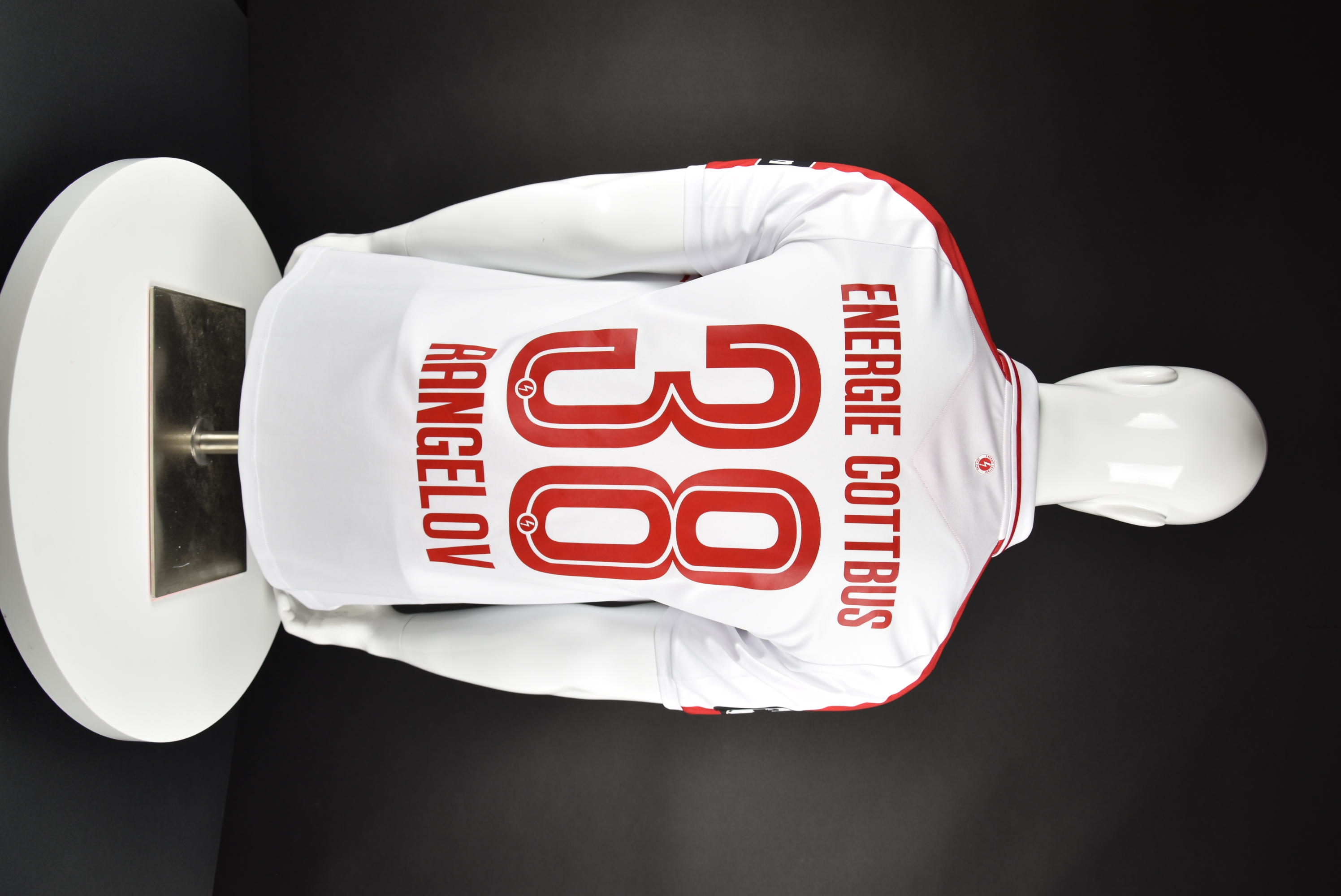 Димитър Рангелов back photo