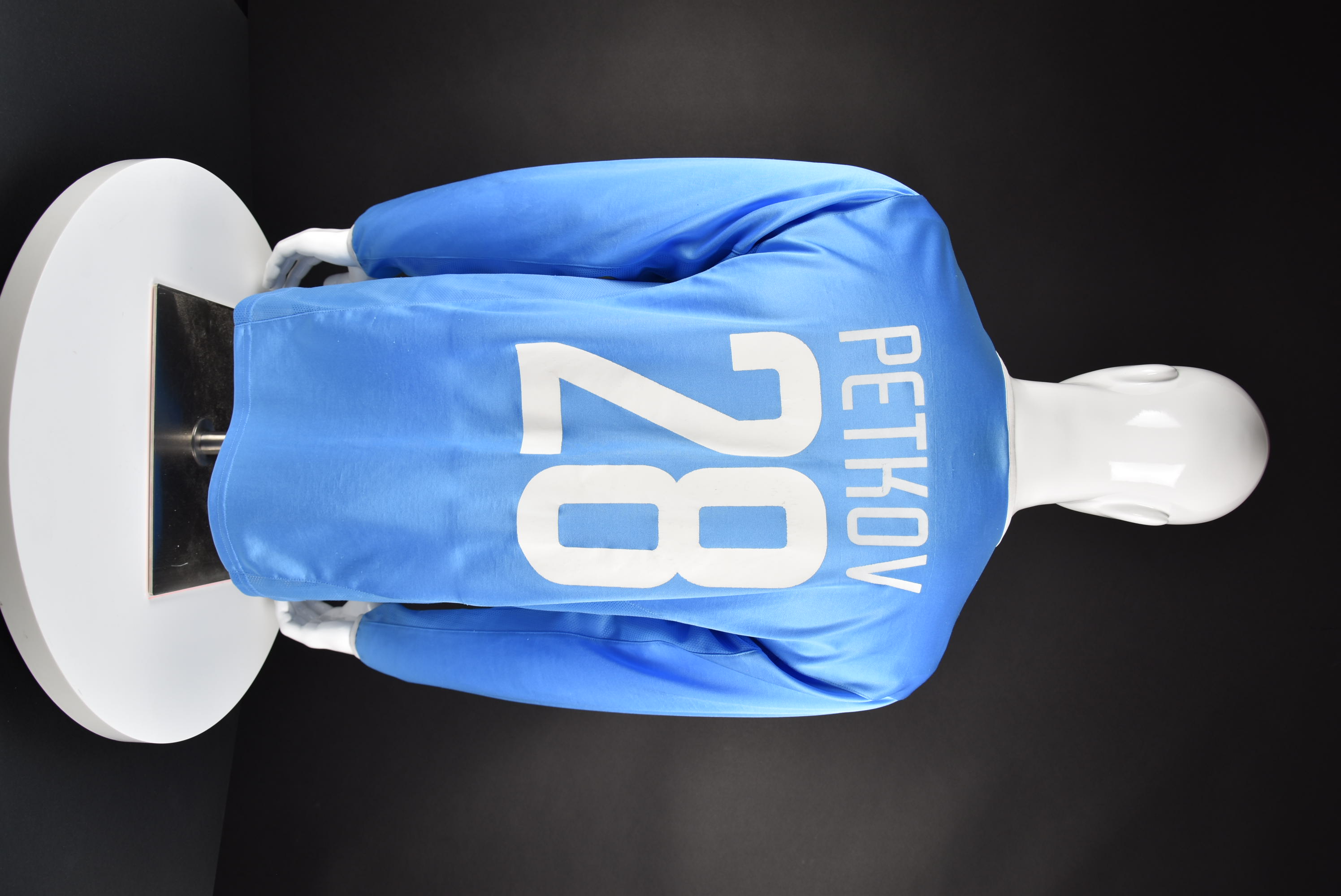 Милен Петков back photo