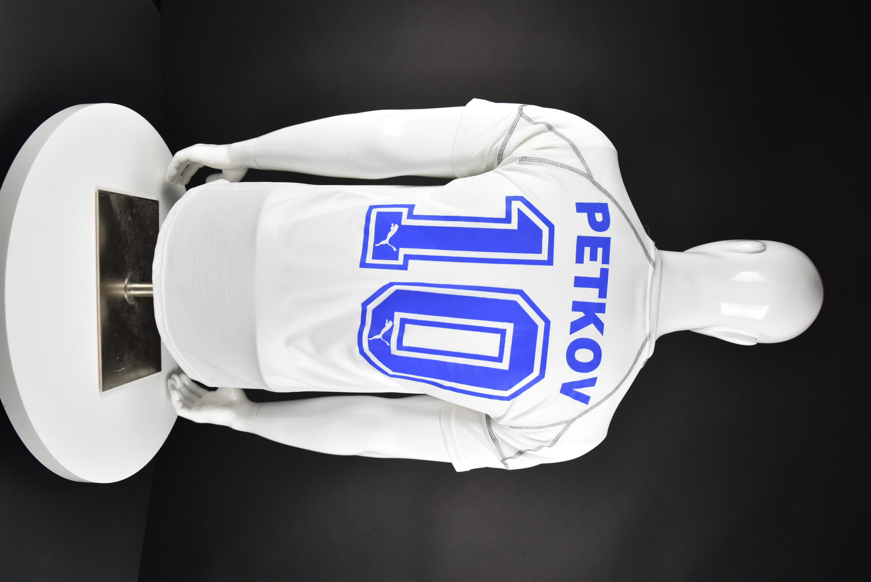 Милен Петков back photo