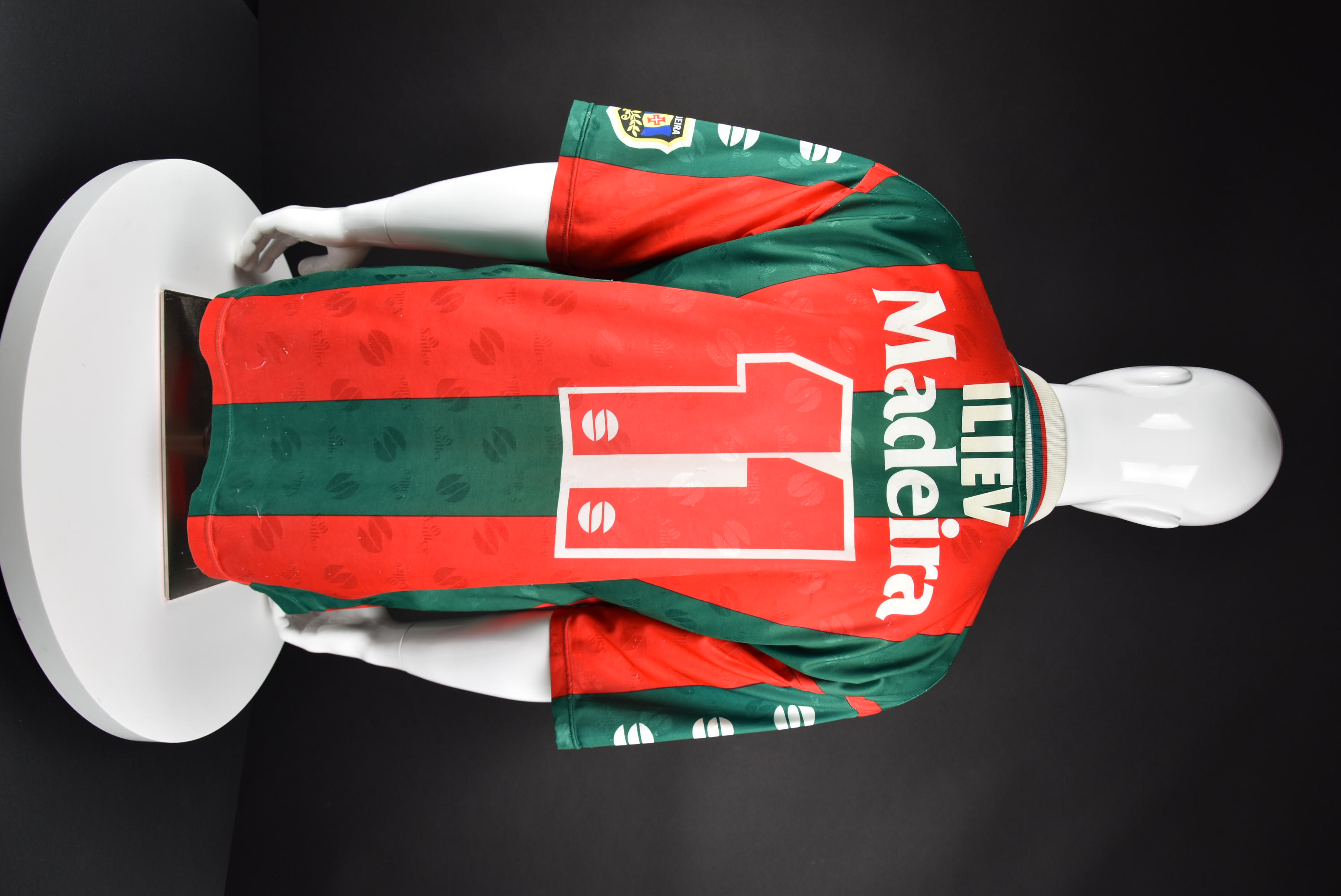 Илиан Илиев back photo