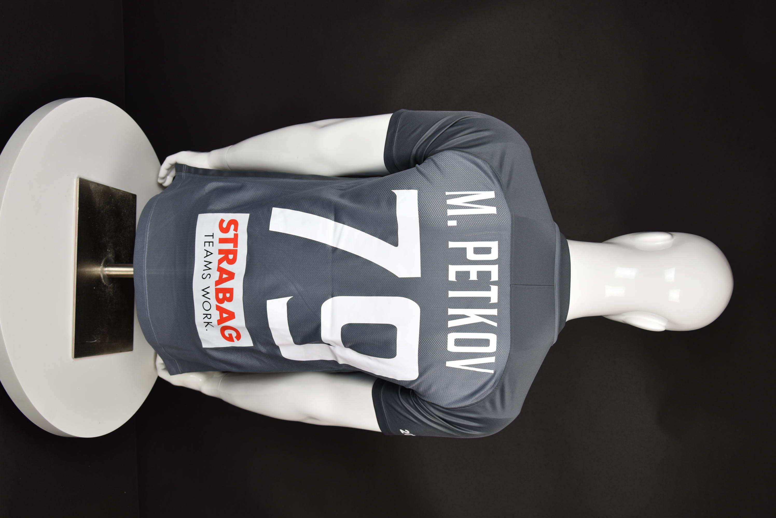 Мартин Петков back photo