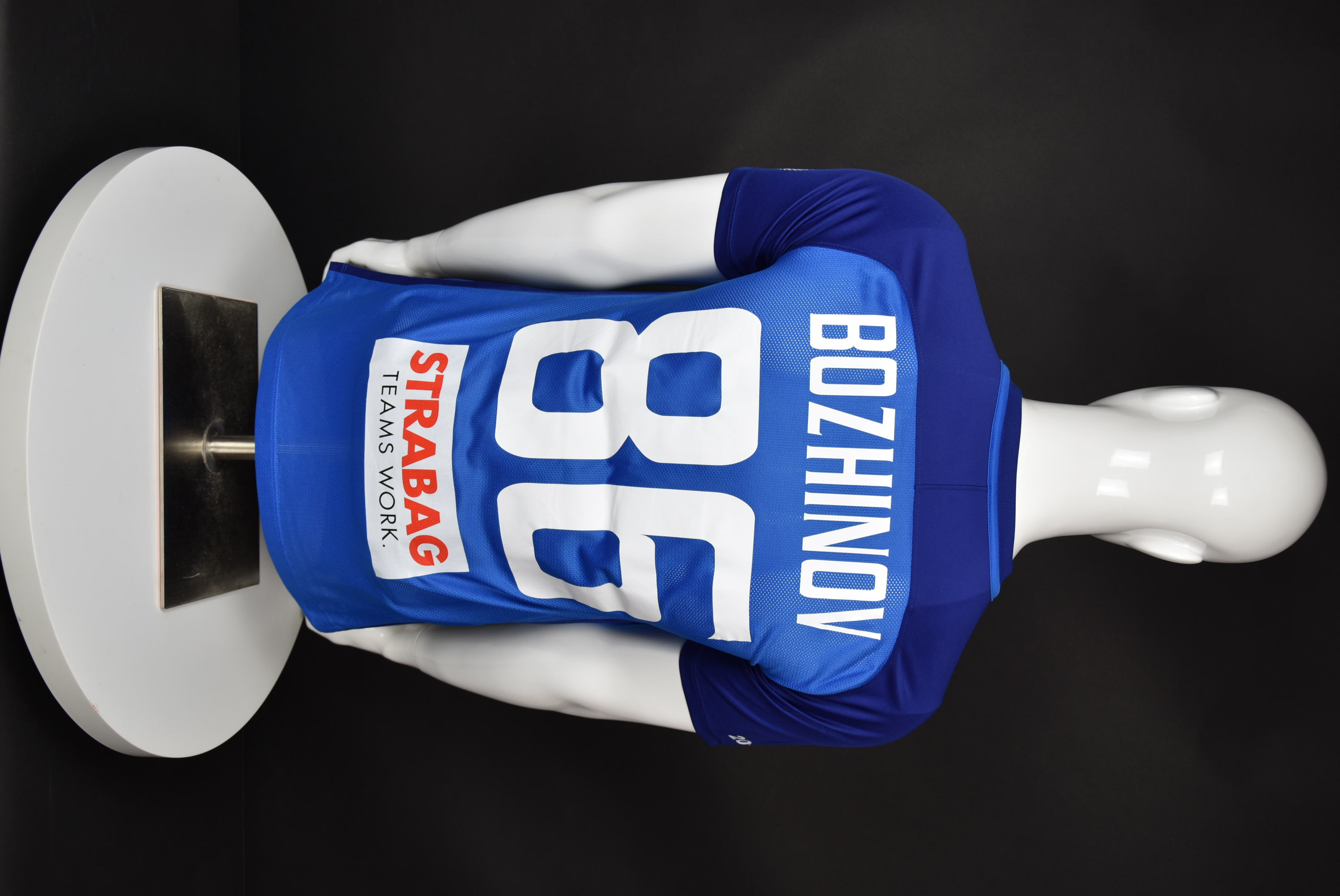 Валери Божинов back photo