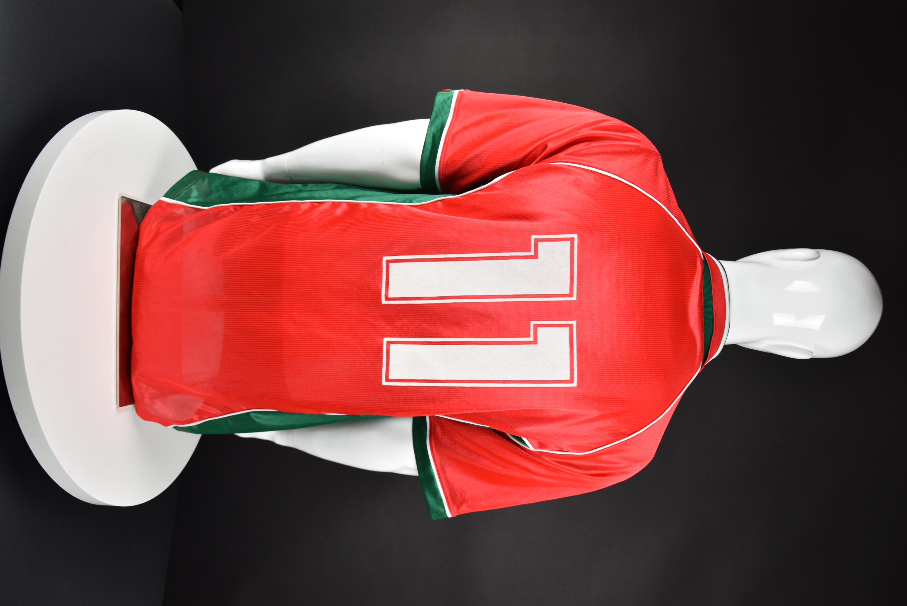 Илиан Илиев back photo