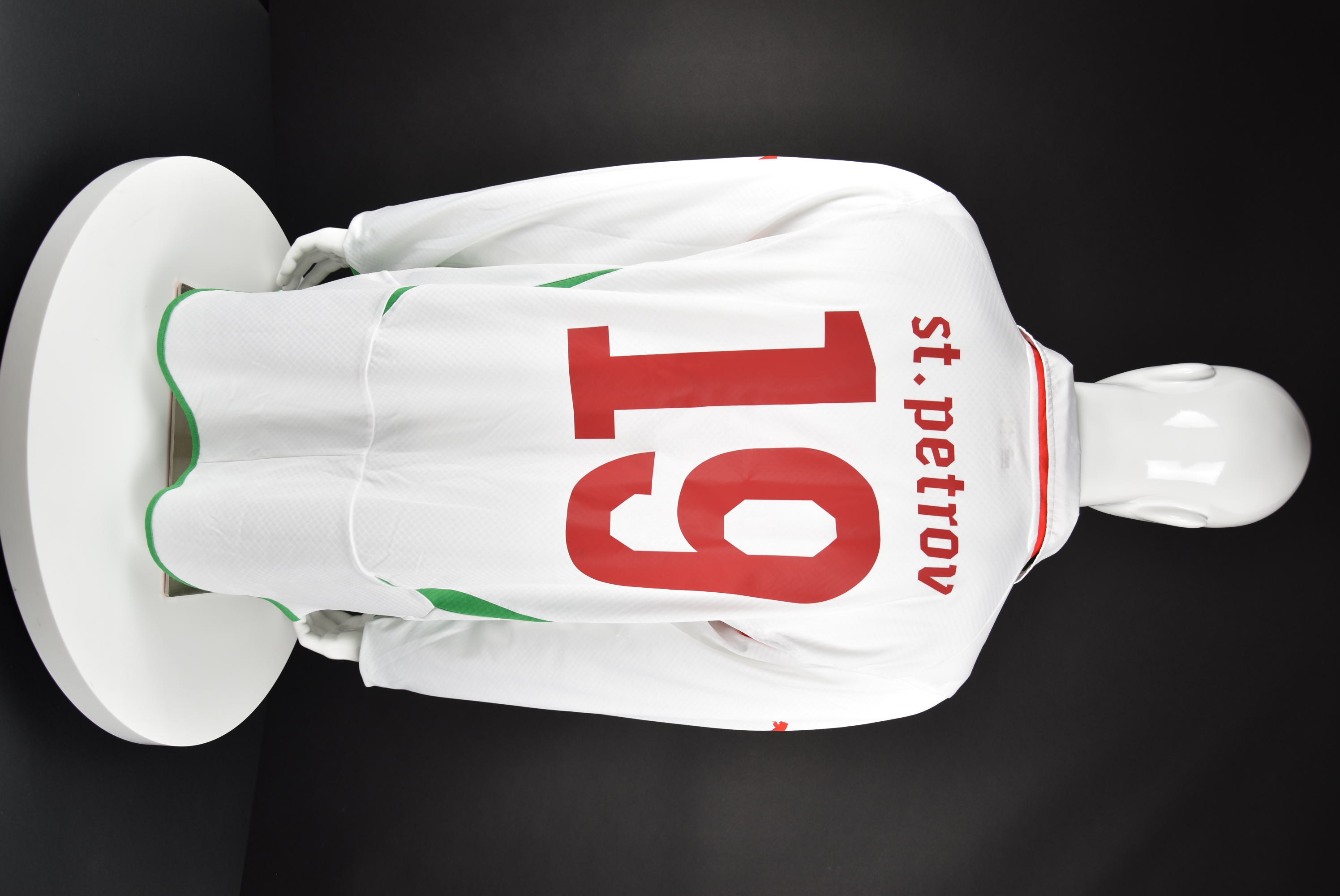 Стилиян Петров back photo