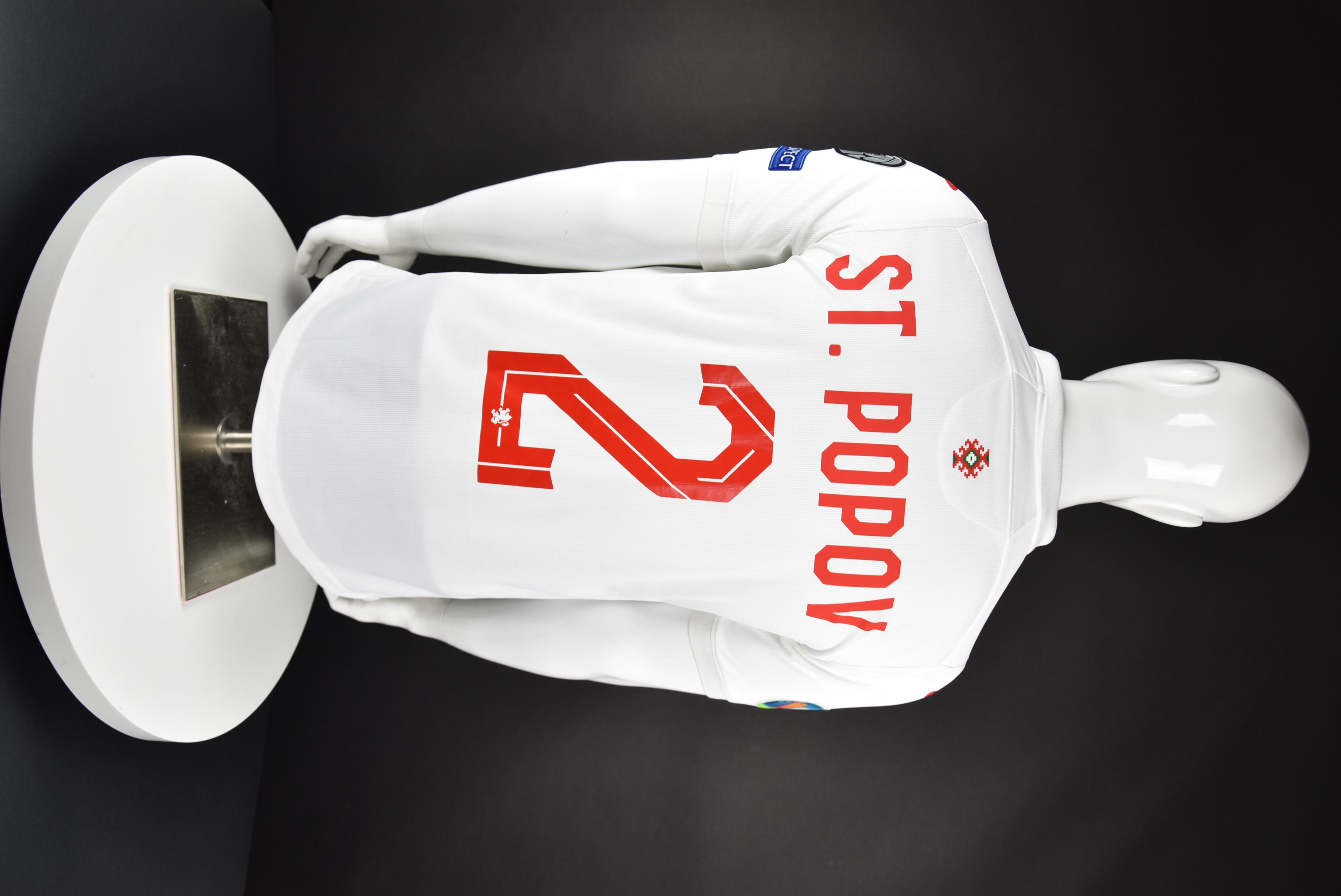 Страхил Попов back photo