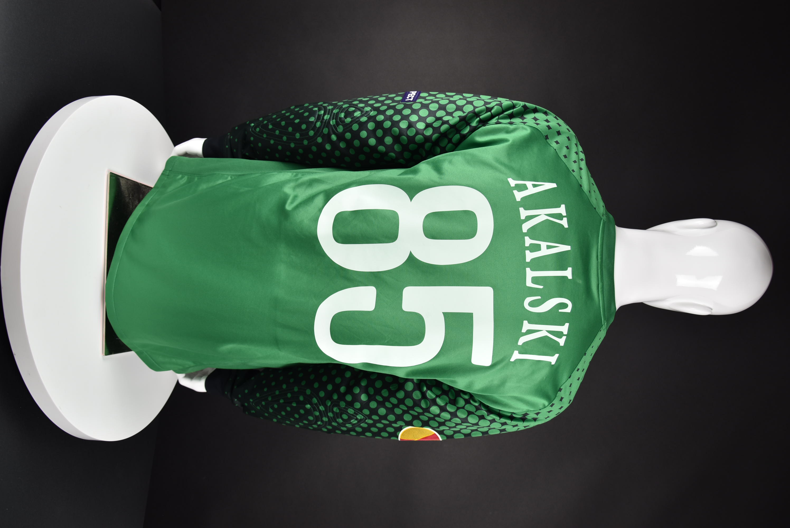 Кирил Акалски back photo