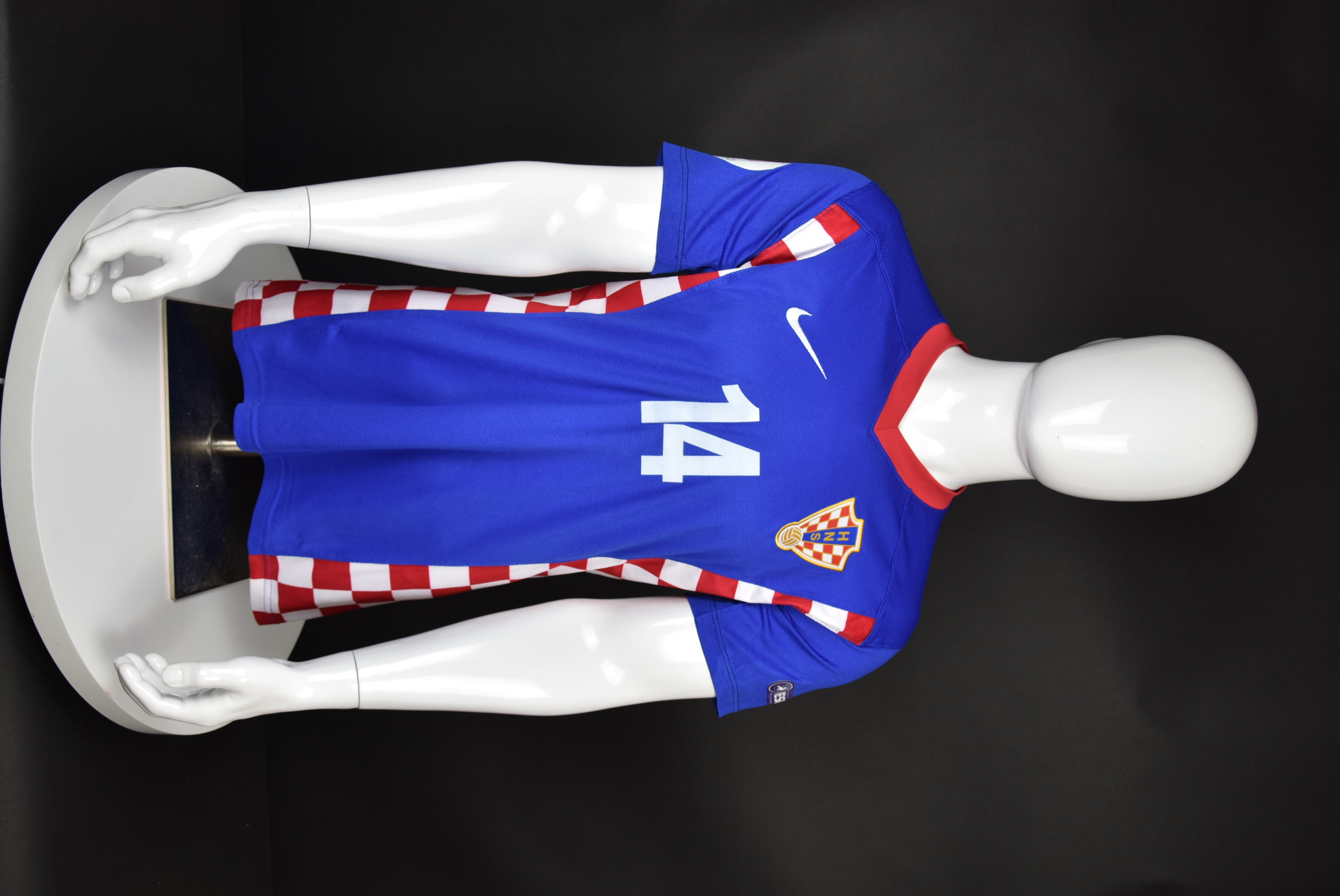 Лука Модрич front photo