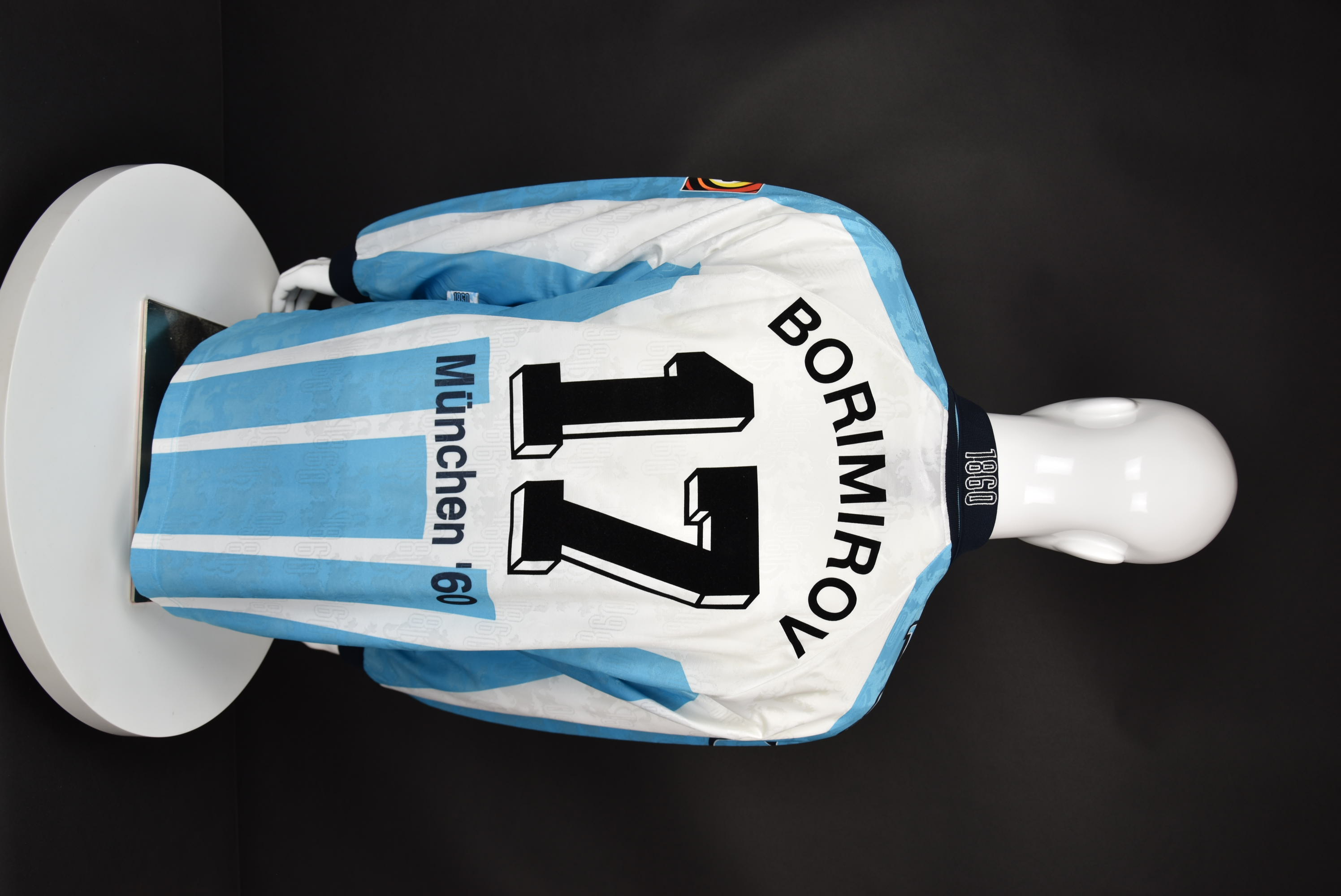 Даниел Боримиров back photo