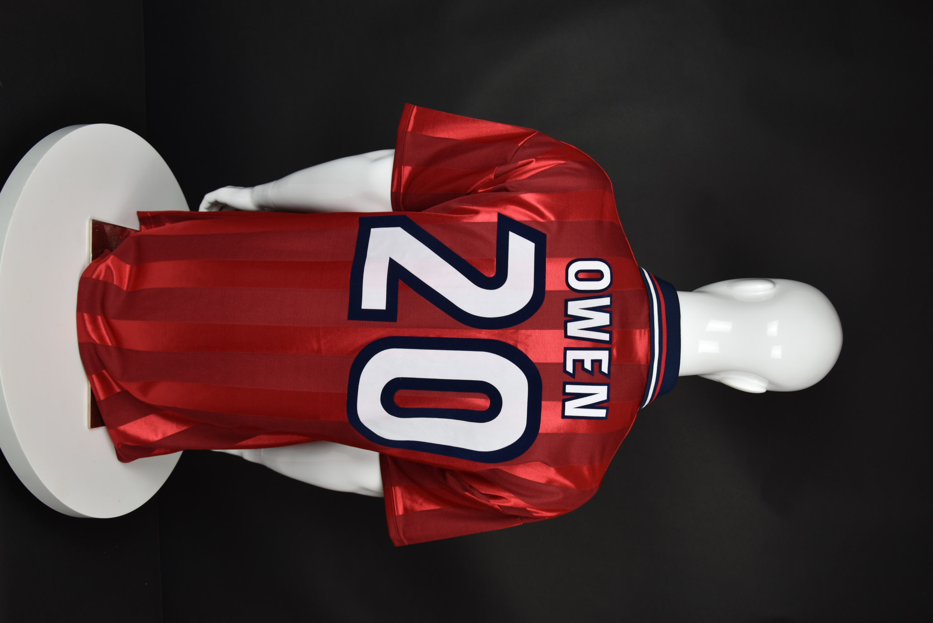 Майкъл Оуен back photo