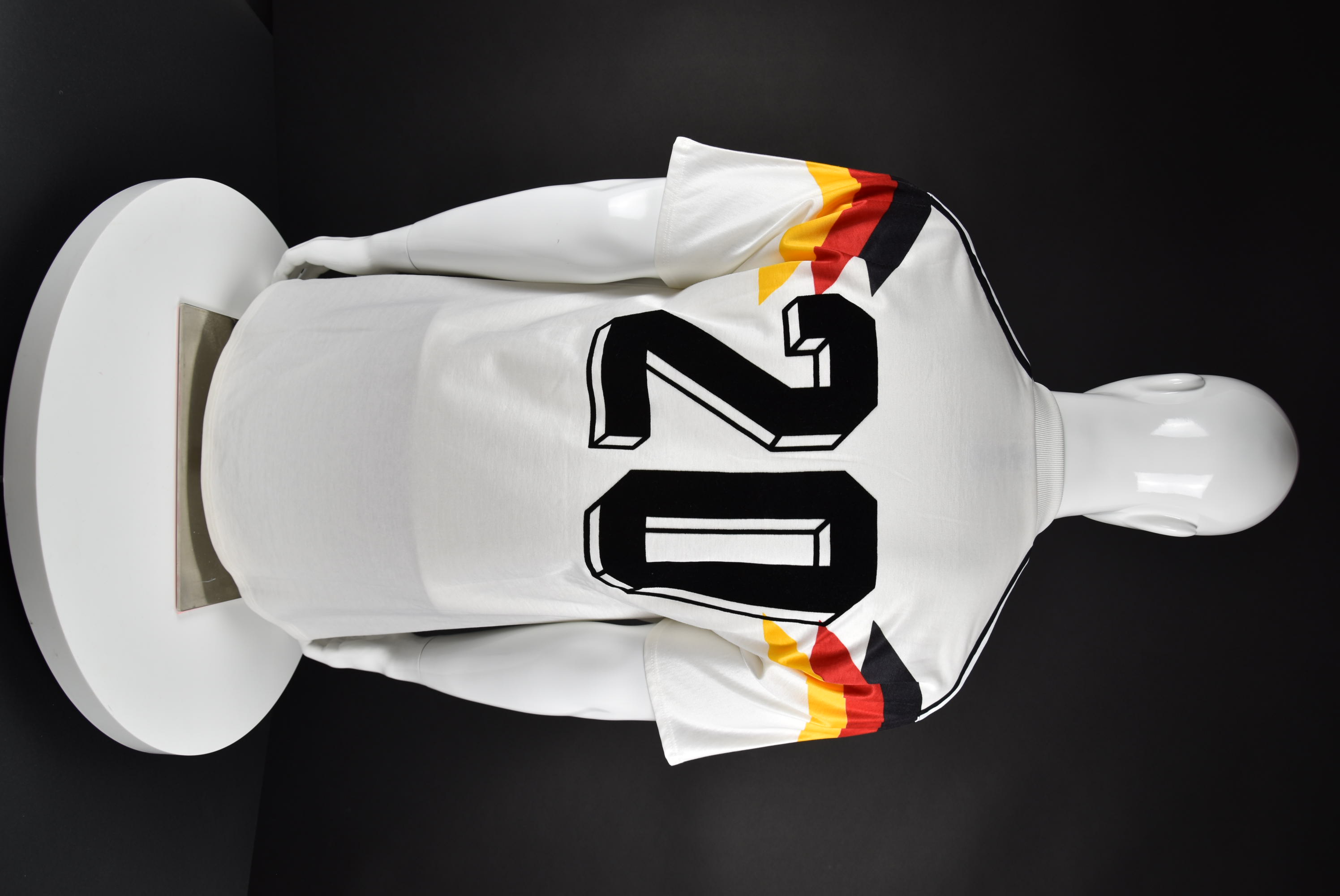 Олаф Тон back photo