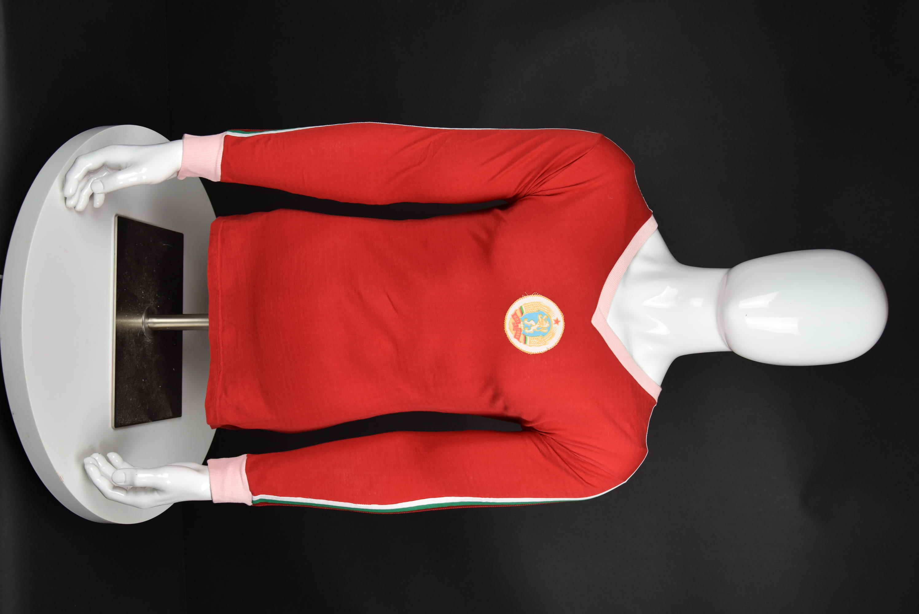 Неизвестен front photo