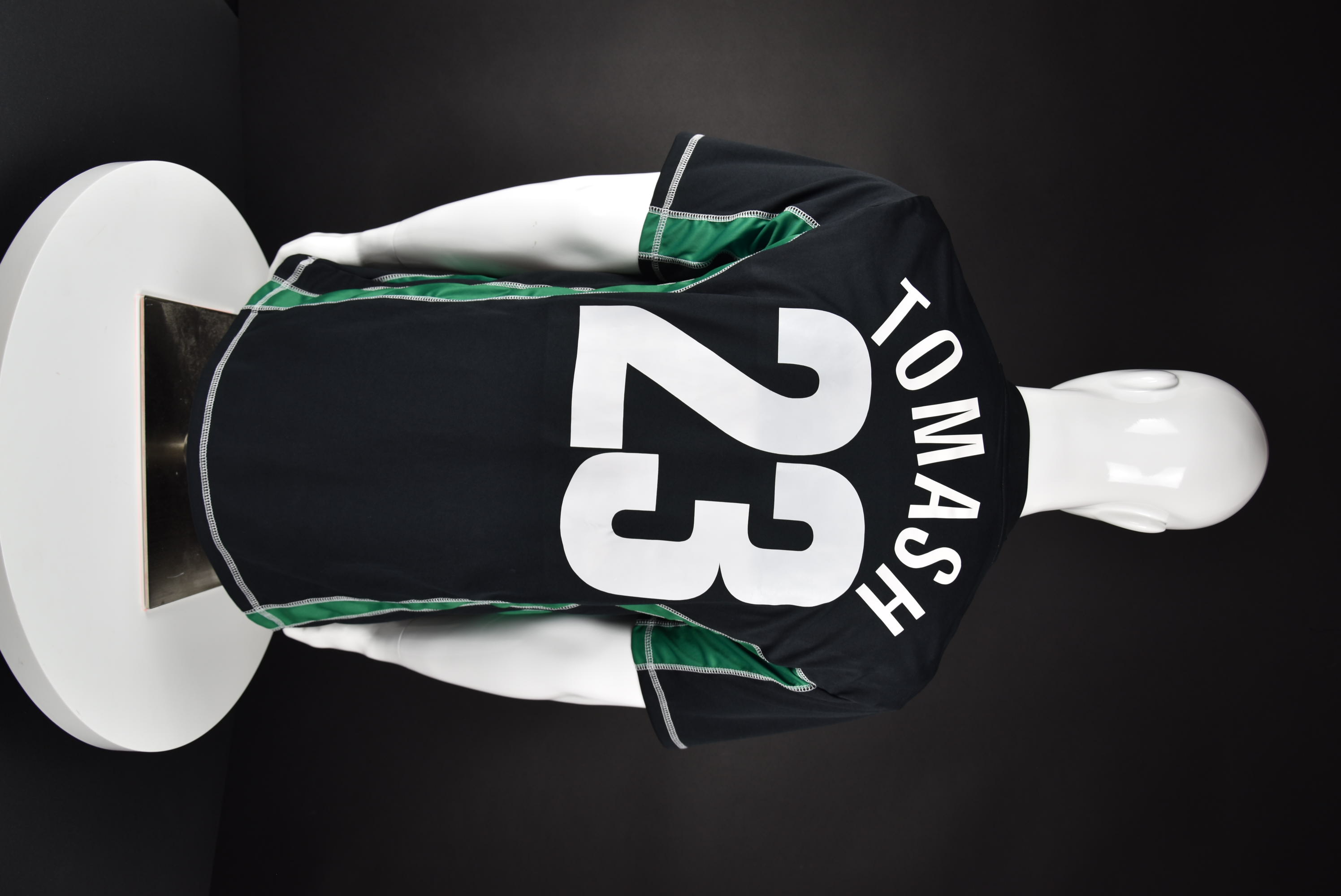 Александър Томаш back photo