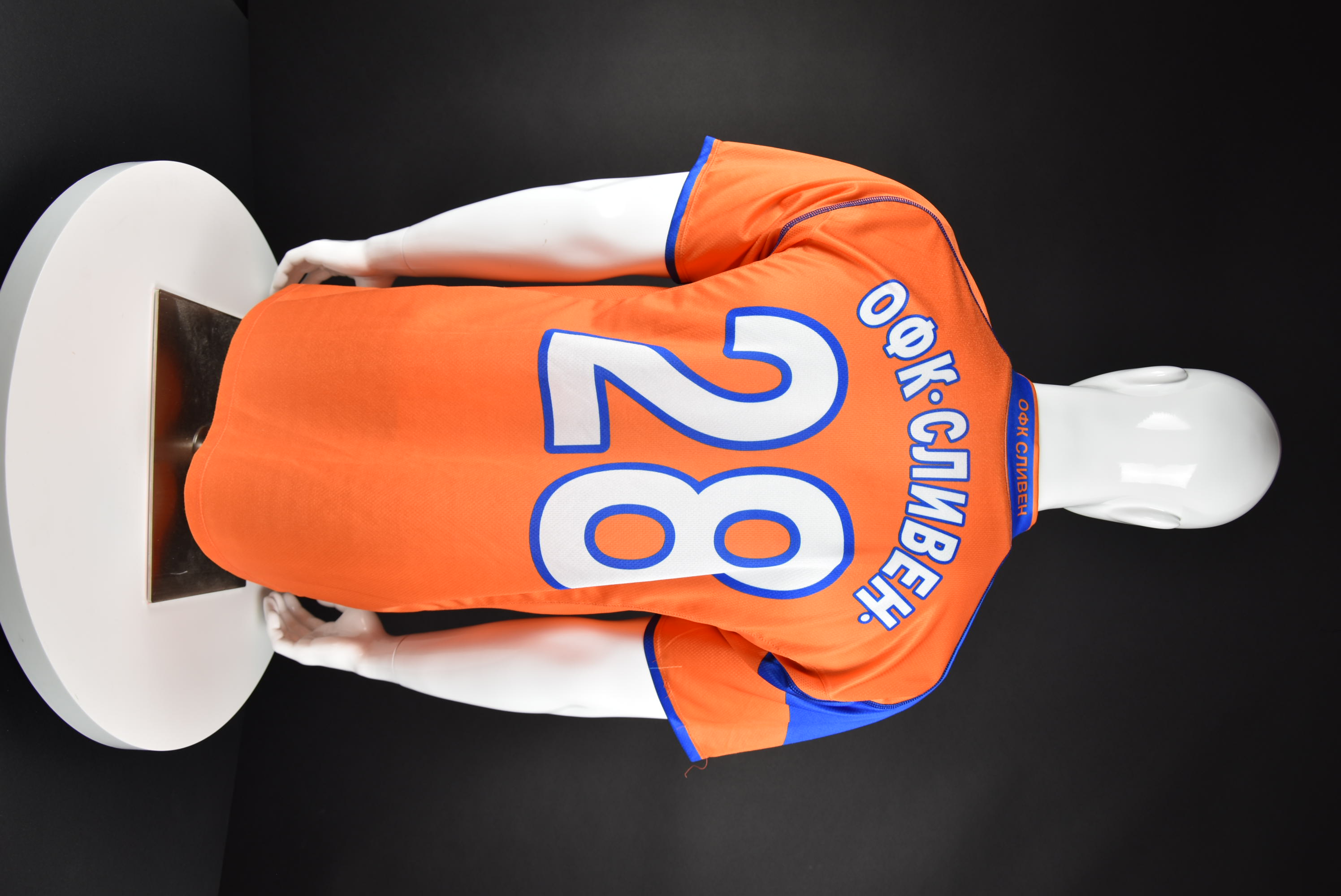 Неизвестен back photo