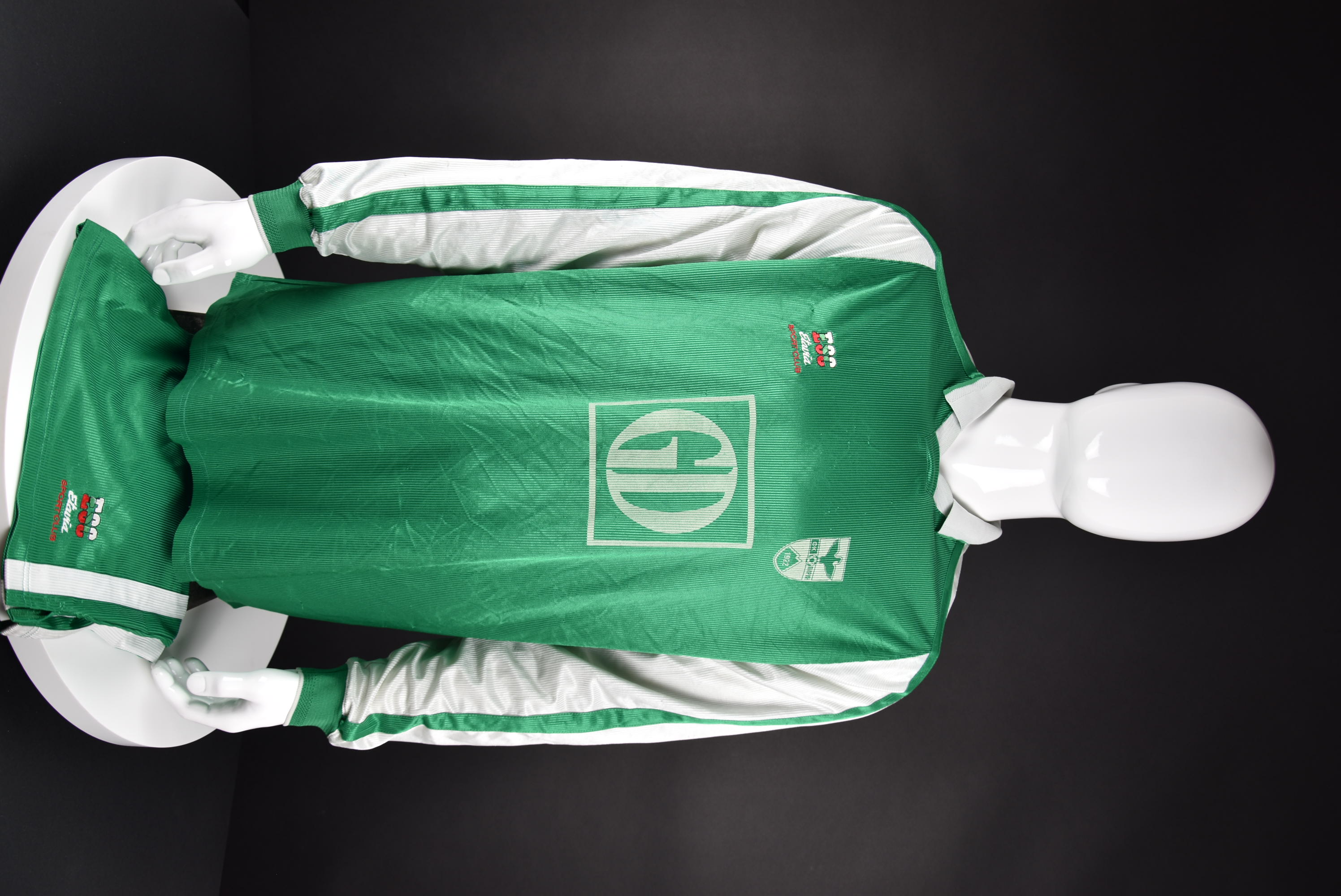 Неизвестен front photo