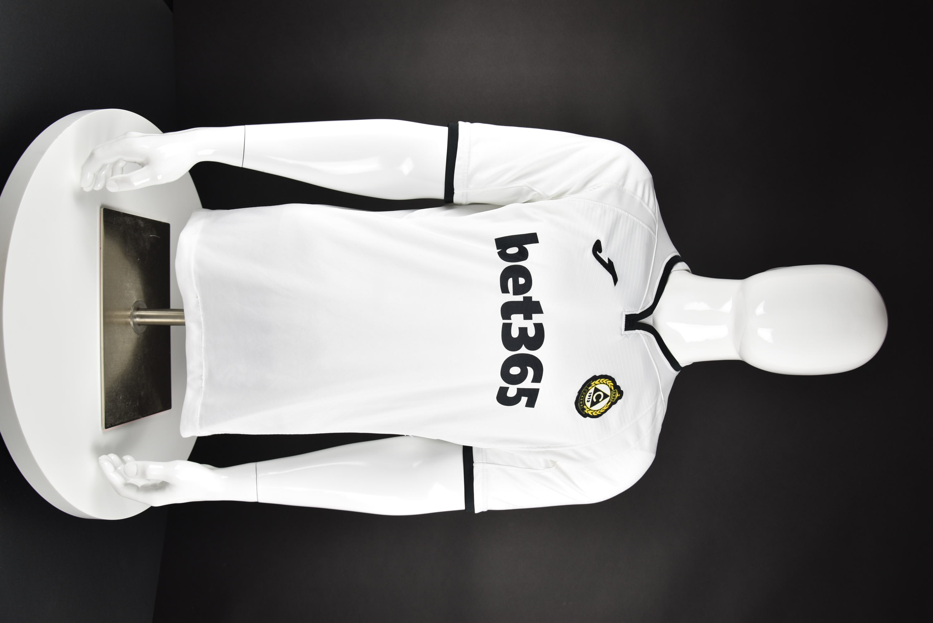 Илиан Мицански front photo